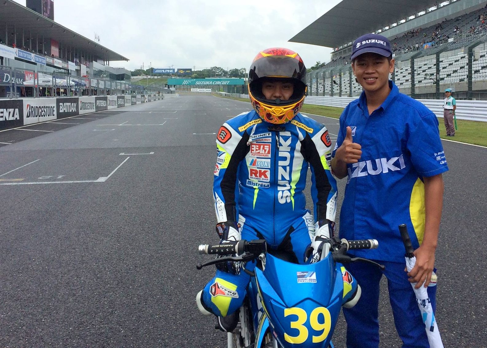 Van dong vien Viet dua xe Raider tai Nhat Ban hinh anh