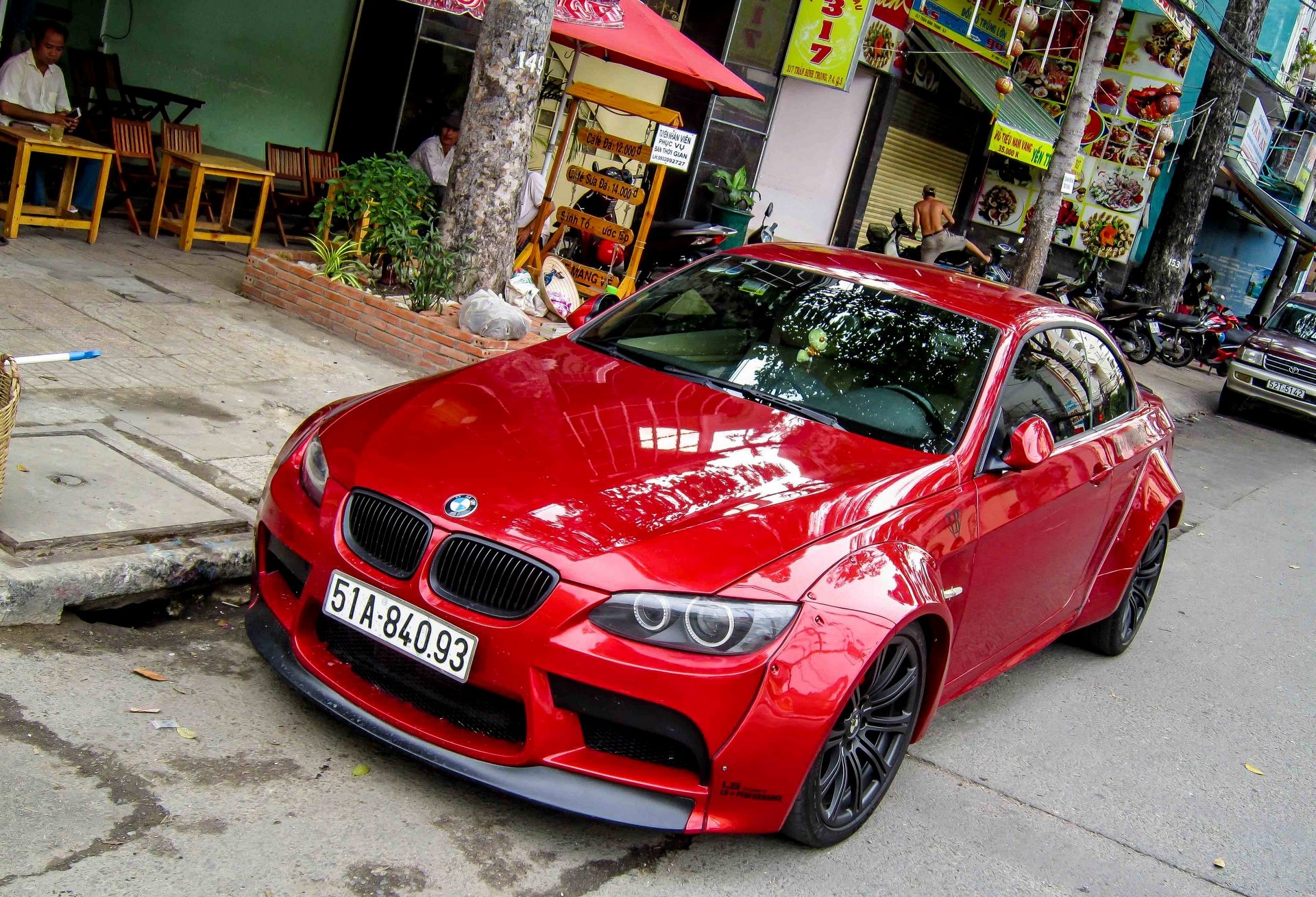 BMW 335i mui xep do than rong o Sai Gon hinh anh