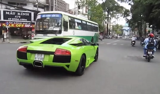 Thu kha nang tang toc Murcielago LP640 tren duong Sai Gon hinh anh