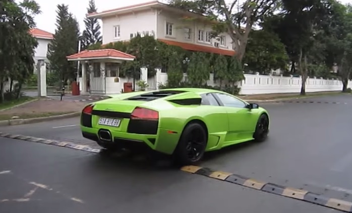 Lamborghini Murcielago LP640 chay qua go giam toc o Phu My Hung hinh anh