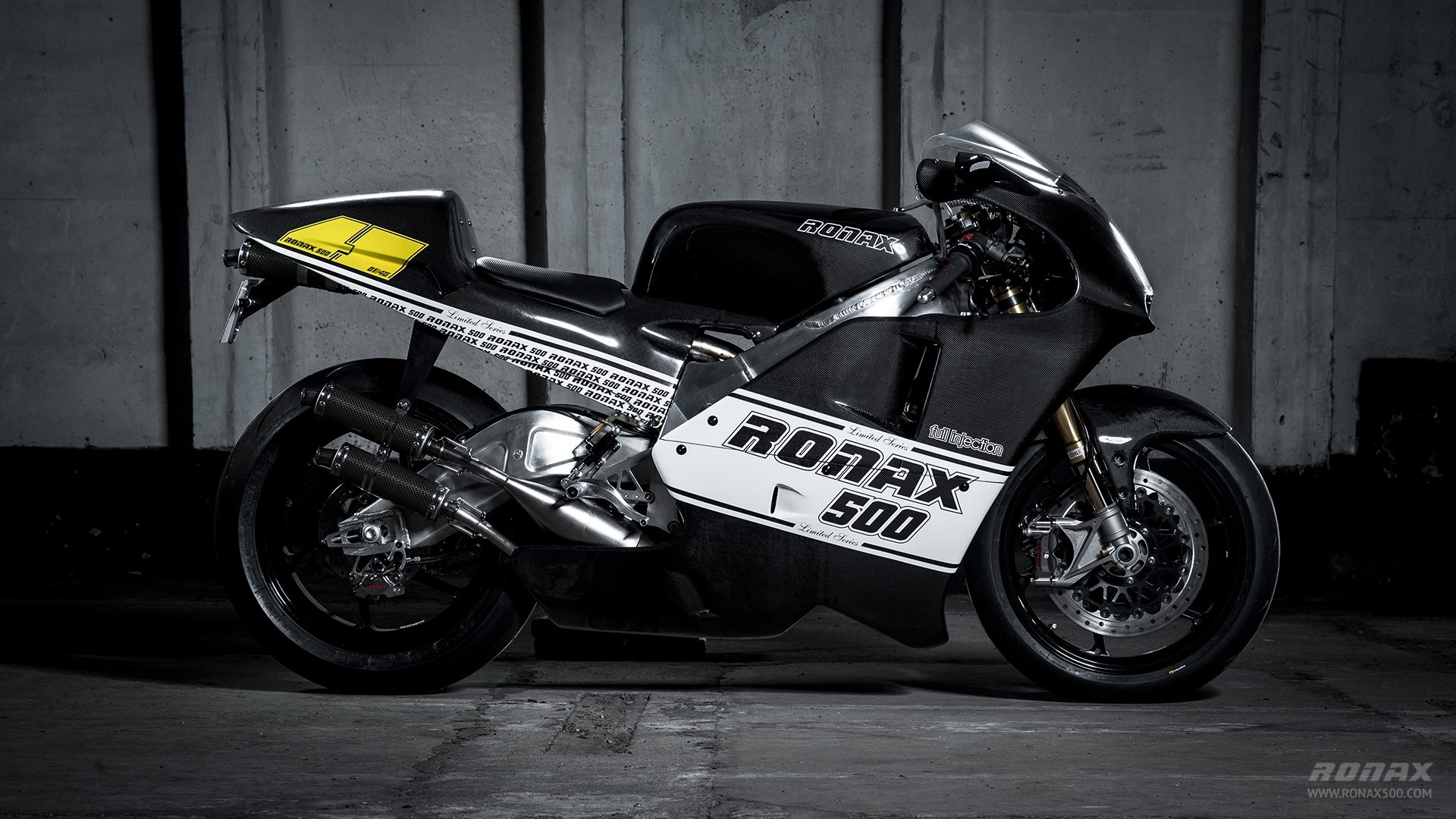 Moto dua bang soi carbon gia 110.000 USD hinh anh