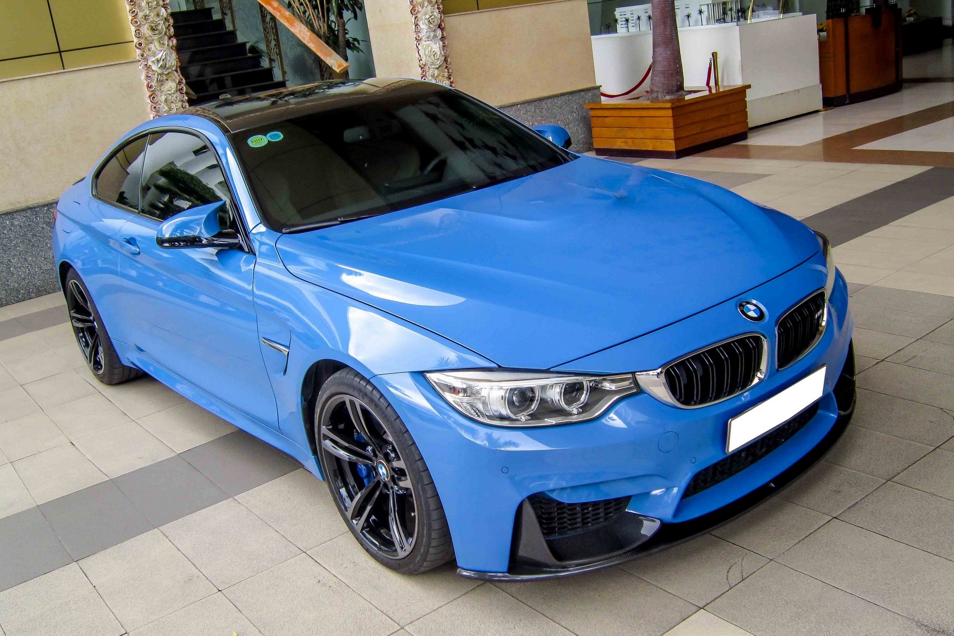 BMW M4 mau doc gia 4 ty dong o Sai Gon hinh anh