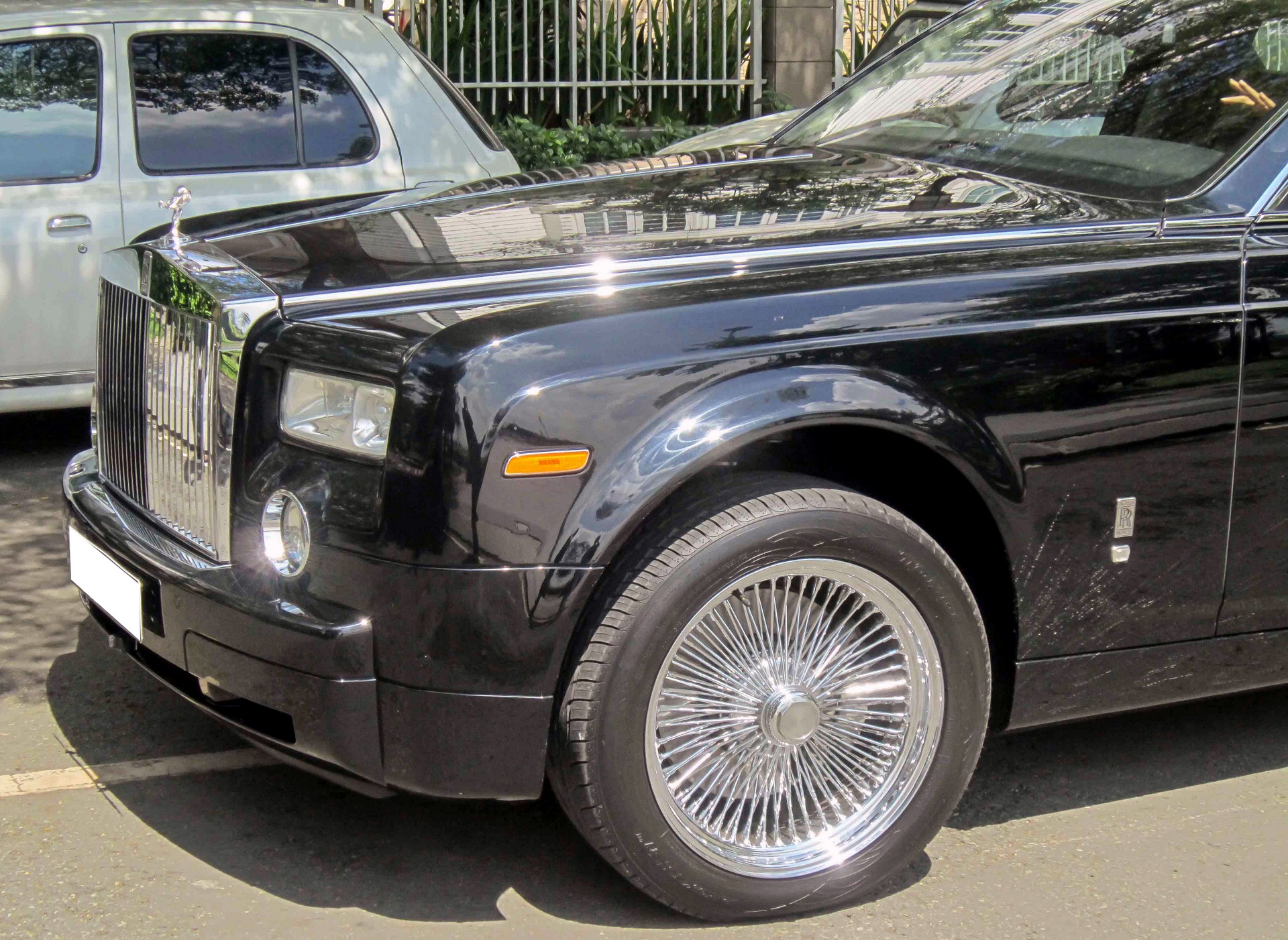 Rolls-Royce Phantom do banh cam doc dao o Sai Gon hinh anh