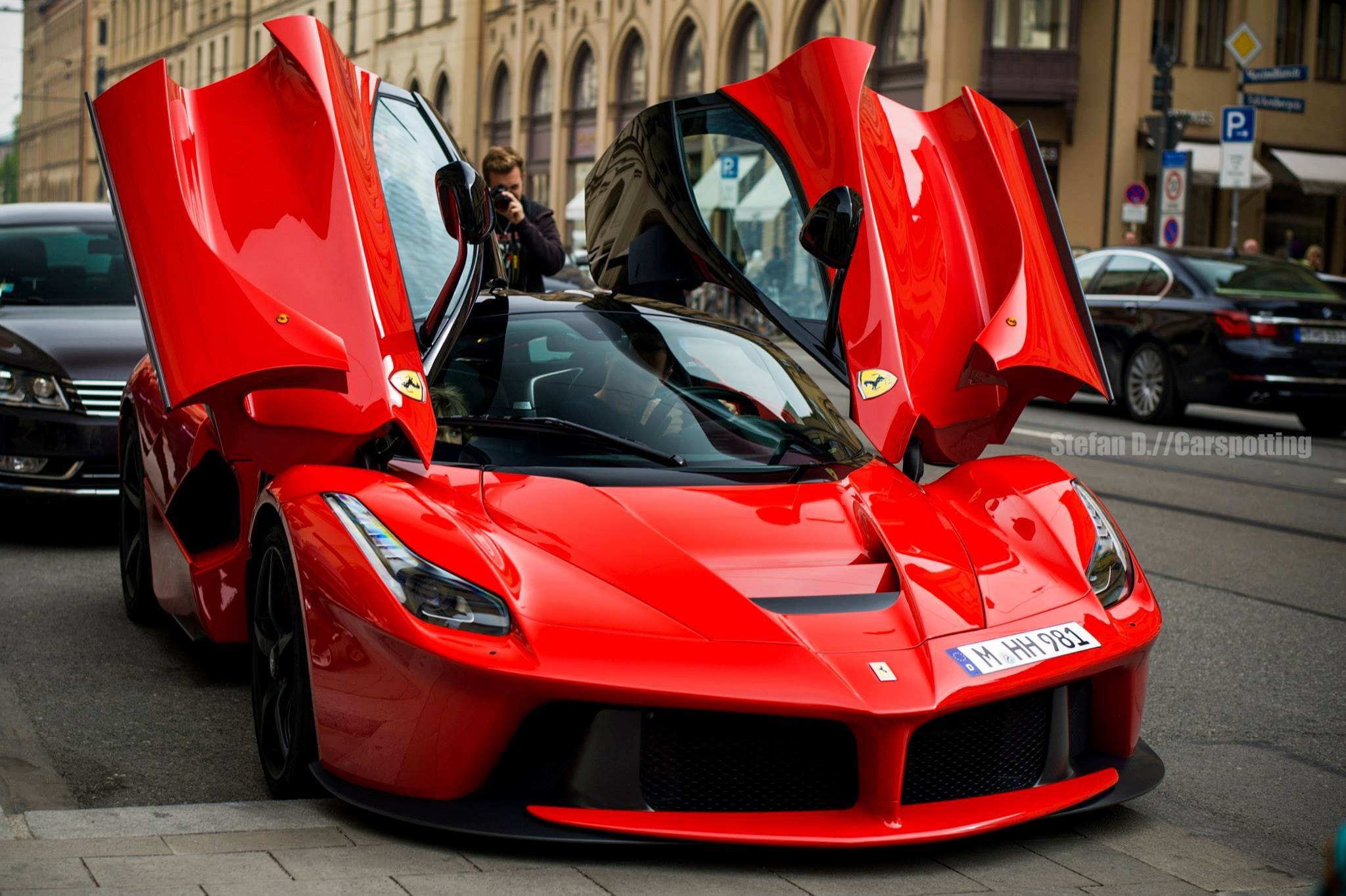 Sieu xe Ferrari cung bi thu hoi vi loi tui khi hinh anh