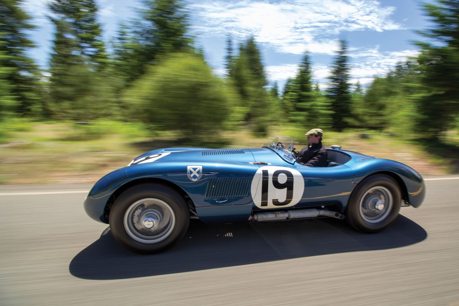 Ban dau gia Jaguar C-Type 12 trieu USD hinh anh