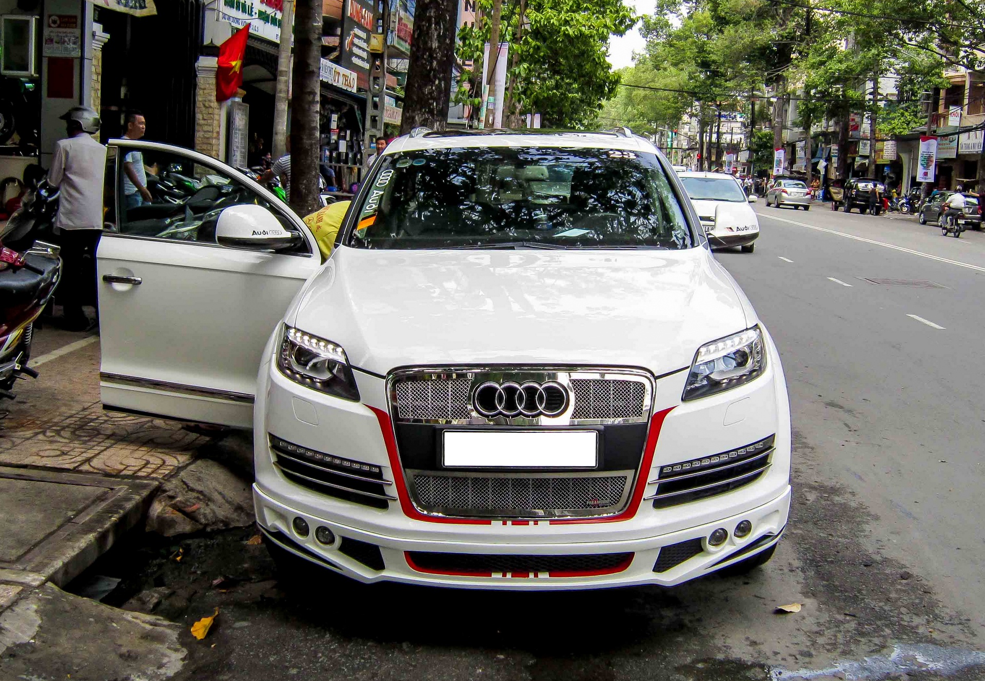 Audi Q7 do than vo phong cach la tai Sai Gon hinh anh