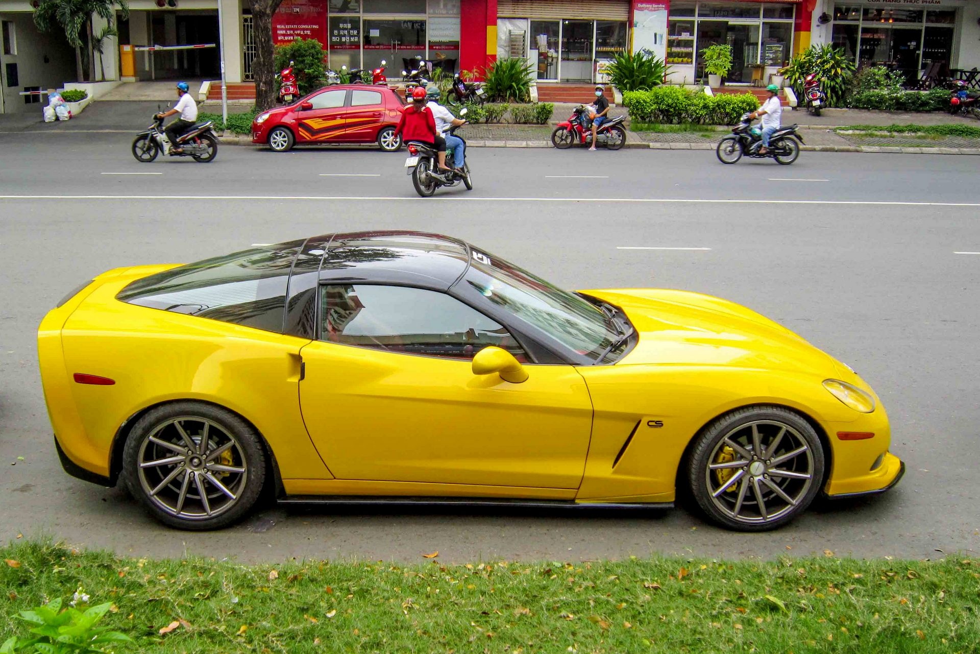 Xe the thao Chevrolet Corvette do doc dao tai Sai Gon hinh anh