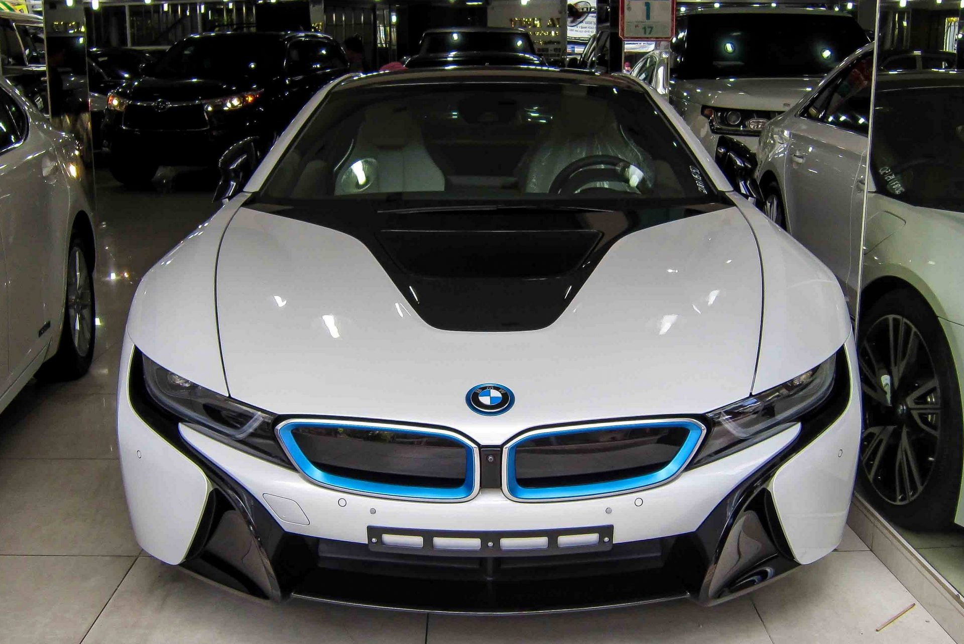 BMW i8 thu 6 ve Viet Nam hinh anh