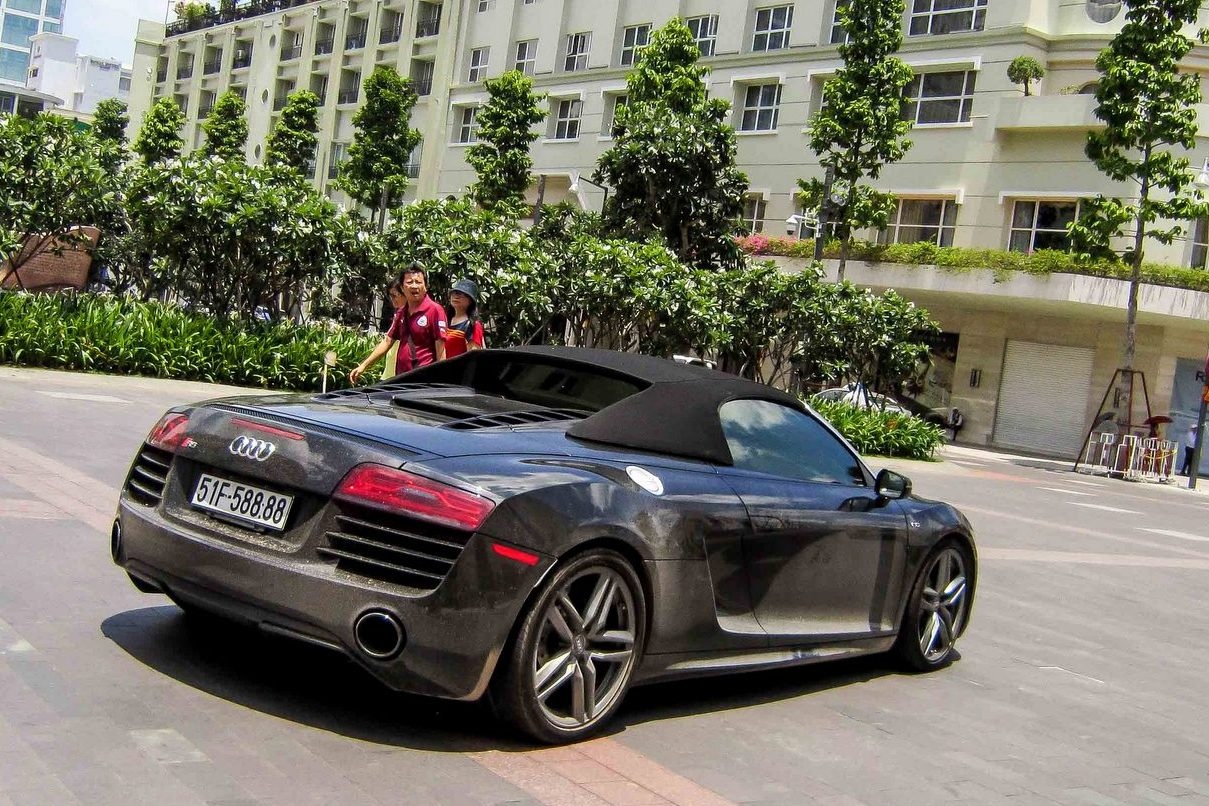 Sieu xe Audi R8 V10 mui tran bien dep xuat hien o Sai Gon hinh anh