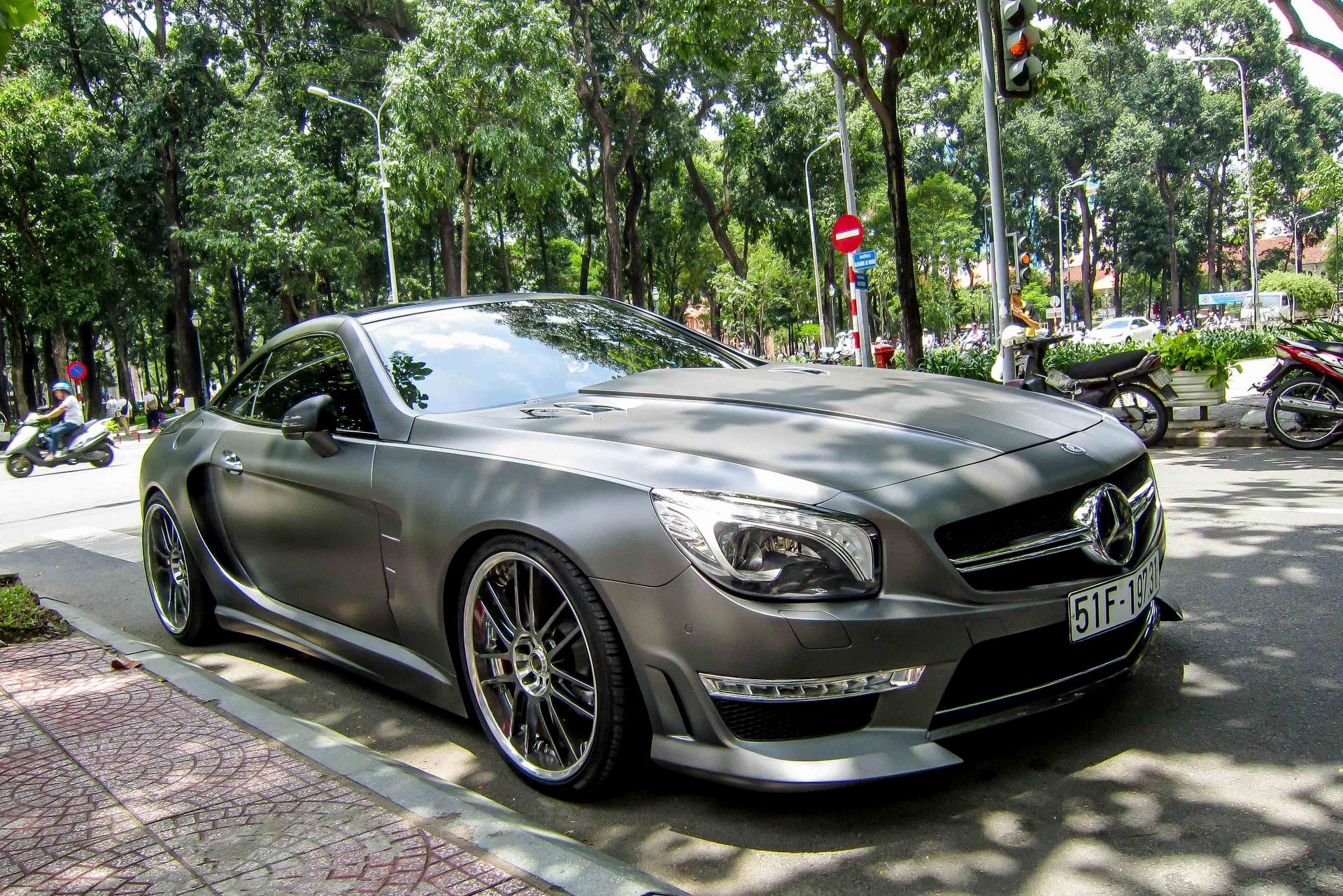 Mercedes SL hon 5 ty do mam va than vo o Sai Gon hinh anh