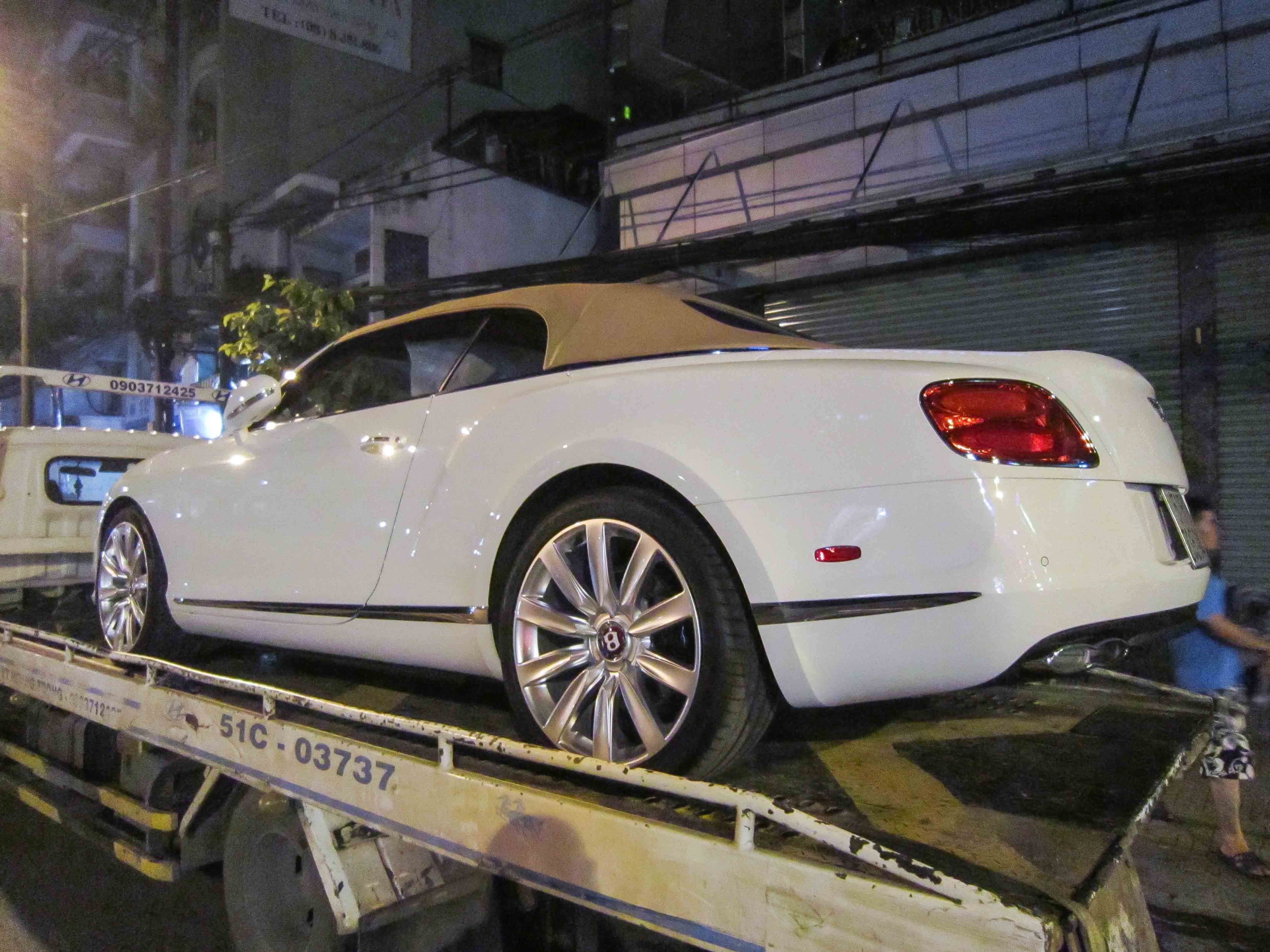 Bentley Continental GTC 2013 dau tien ra bien tai Viet Nam hinh anh