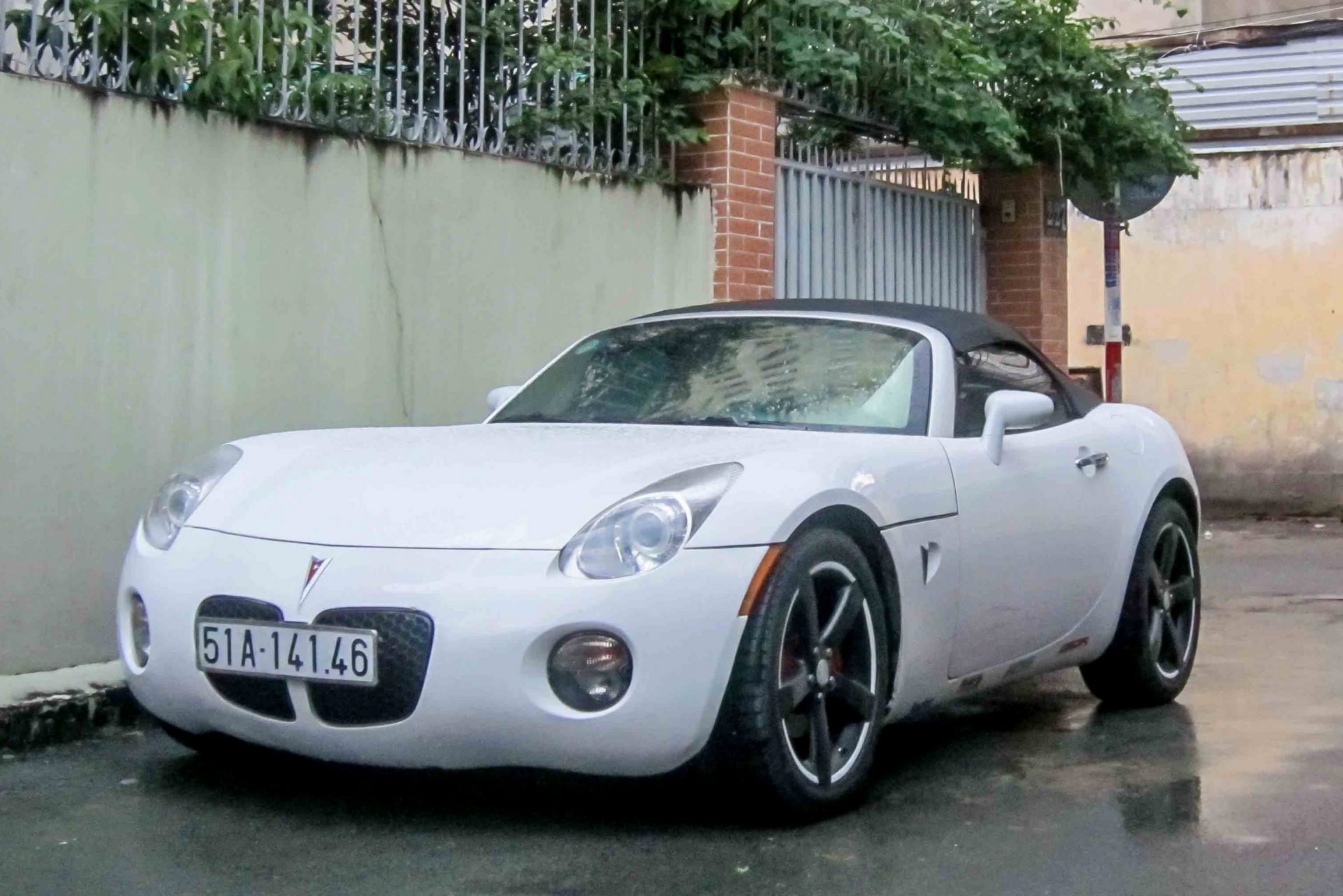 Xe the thao hang hiem Pontiac Solstice o Sai Gon hinh anh
