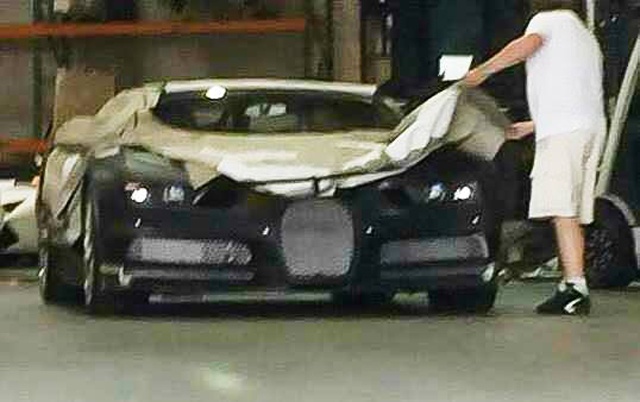 Lo dien nguyen mau Bugatti Chiron hinh anh