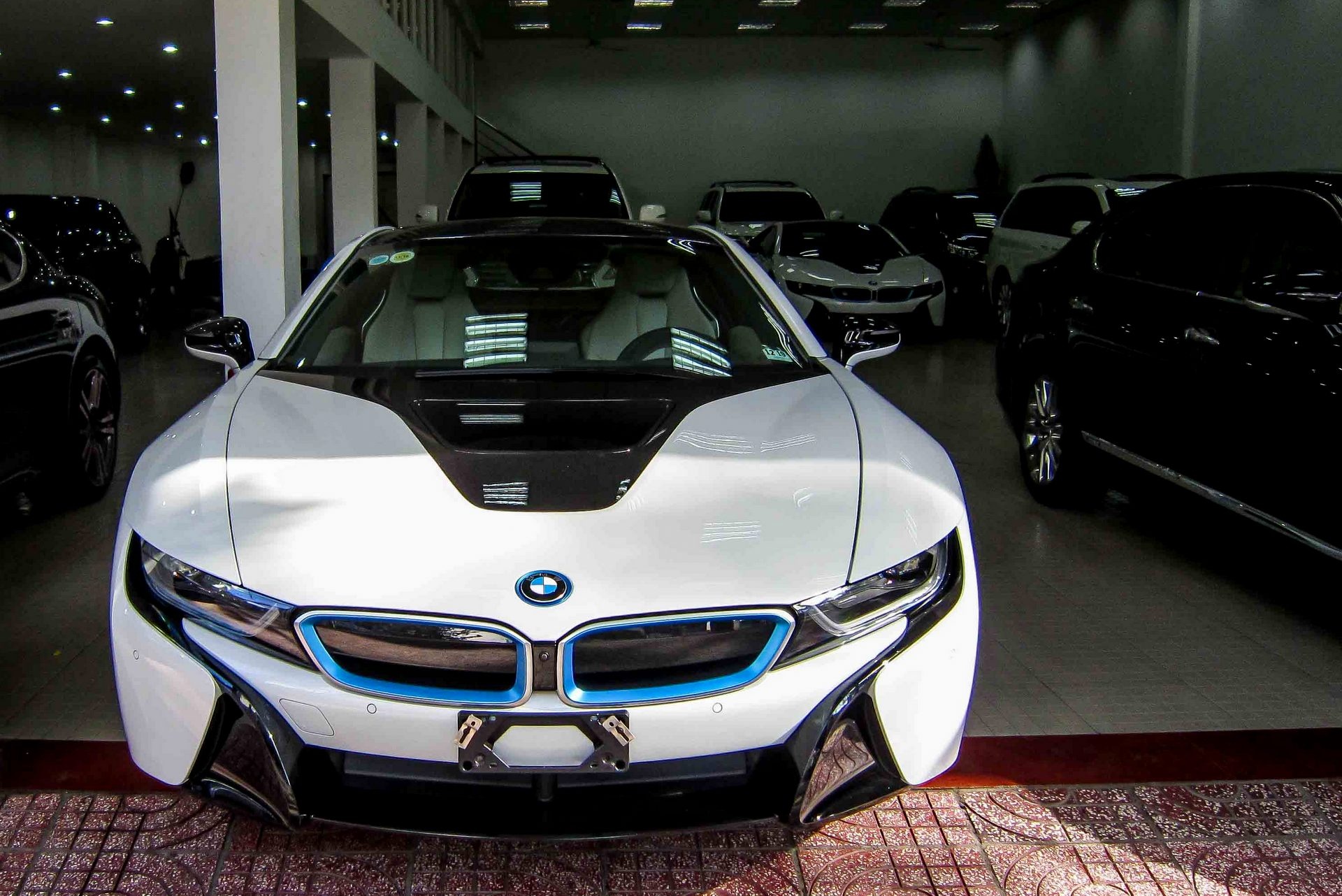 Them hai chiec BMW i8 ve Viet Nam hinh anh