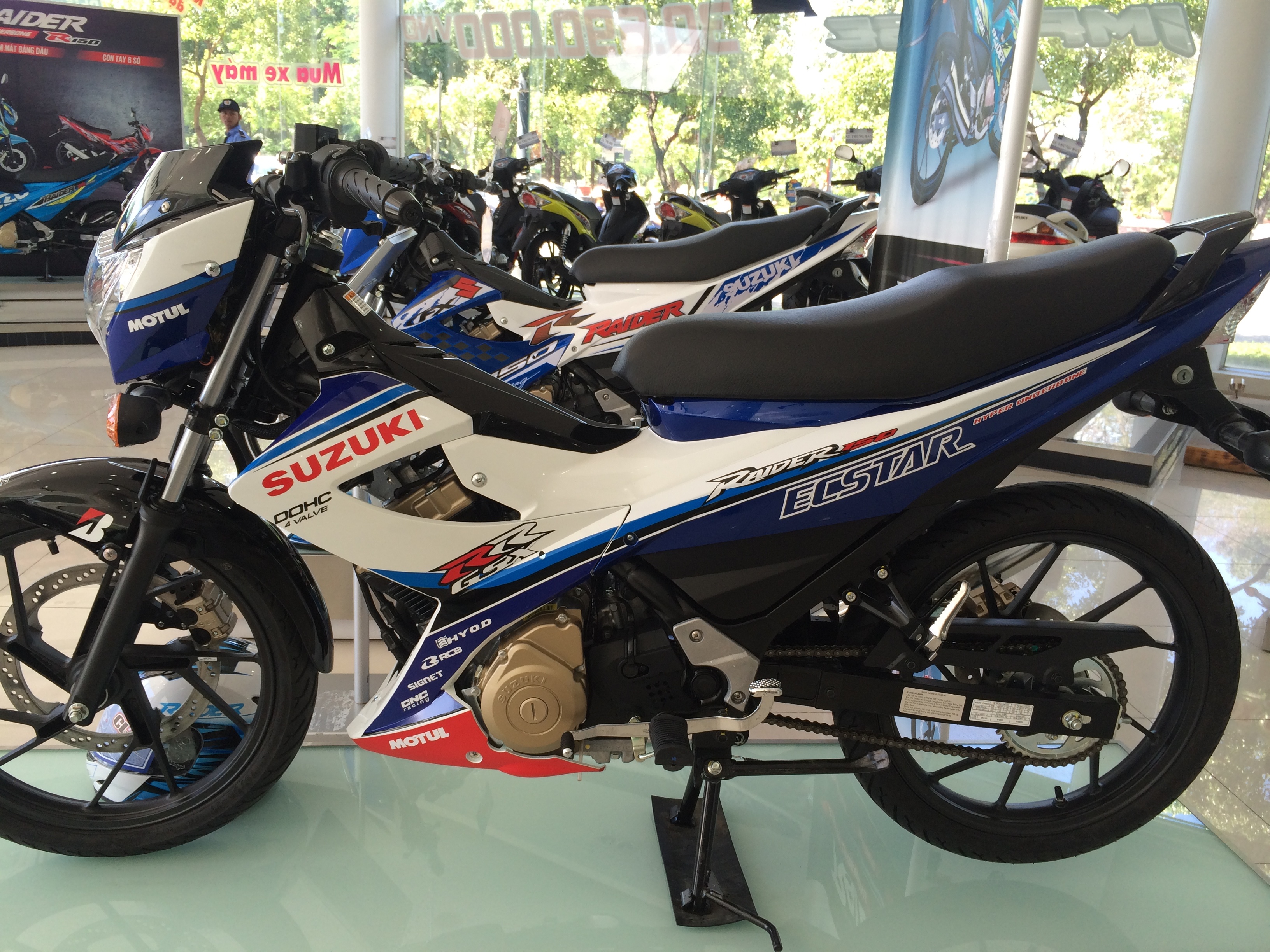 Suzuki Viet Nam gioi thieu hai phien ban Raider dac biet hinh anh