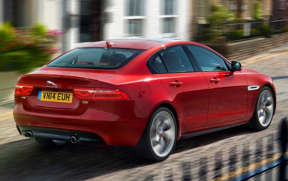 Xe sang Jaguar XE chuan bi ve Viet Nam hinh anh