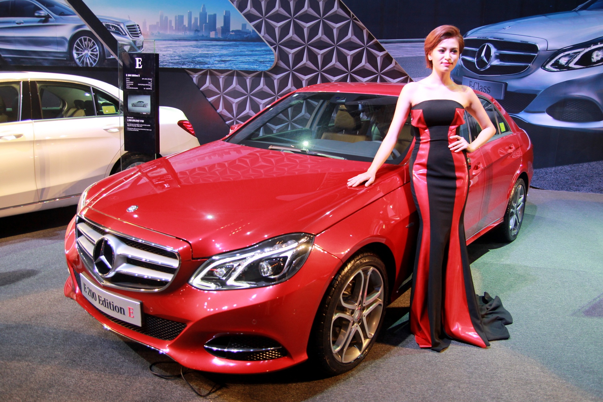 Dan xe Mercedes trieu do trung bay tai Ha Noi hinh anh