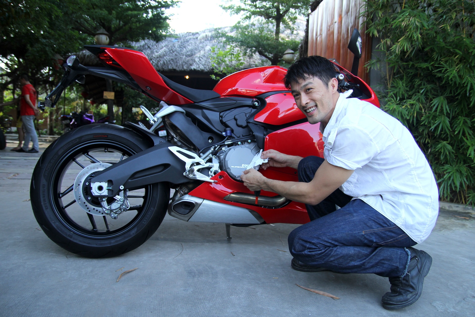 Johnny Tri Nguyen tau Ducati 899 Panigale hinh anh