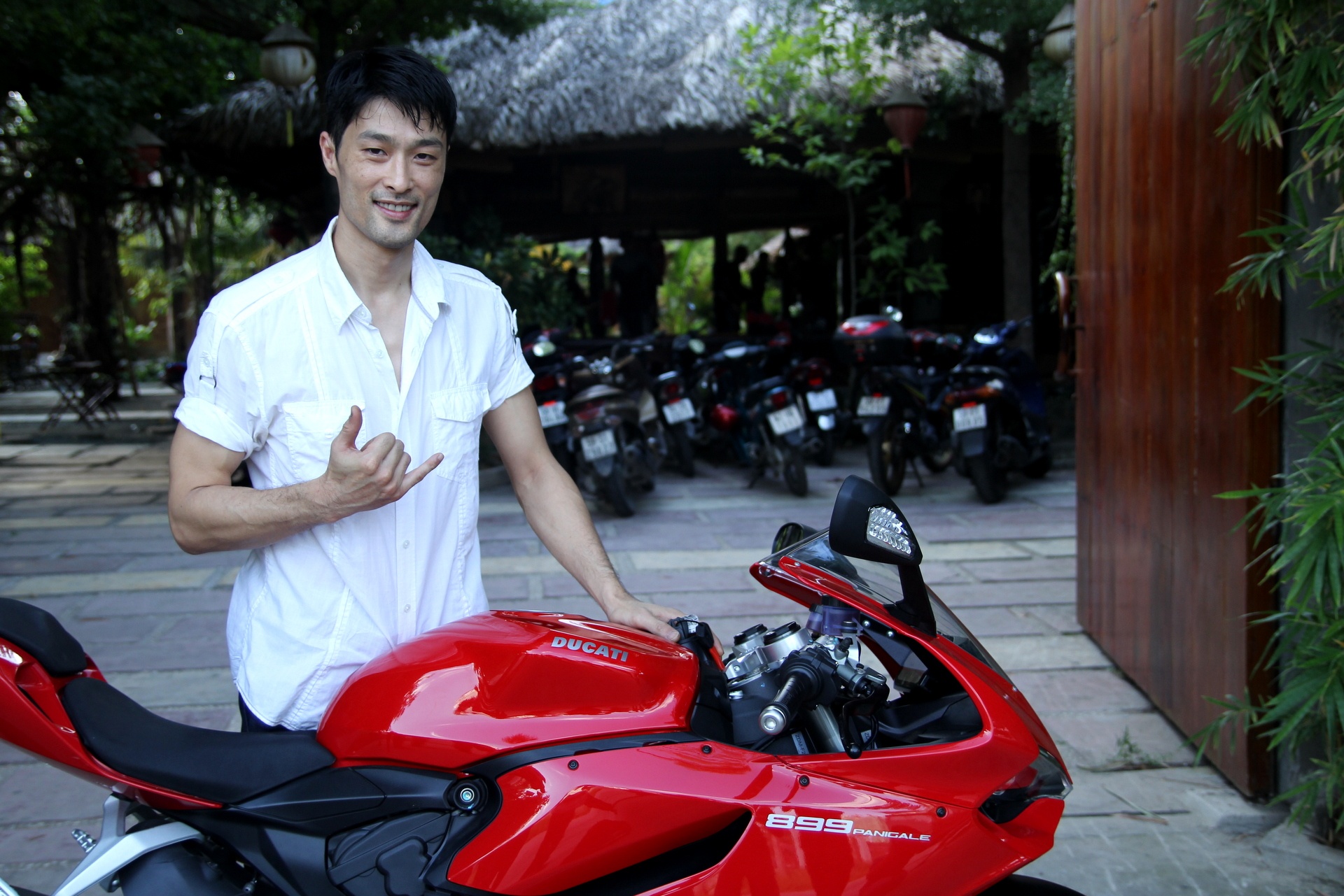 Chi tiet Ducati 899 Panigale moi cua Johnny Tri Nguyen hinh anh