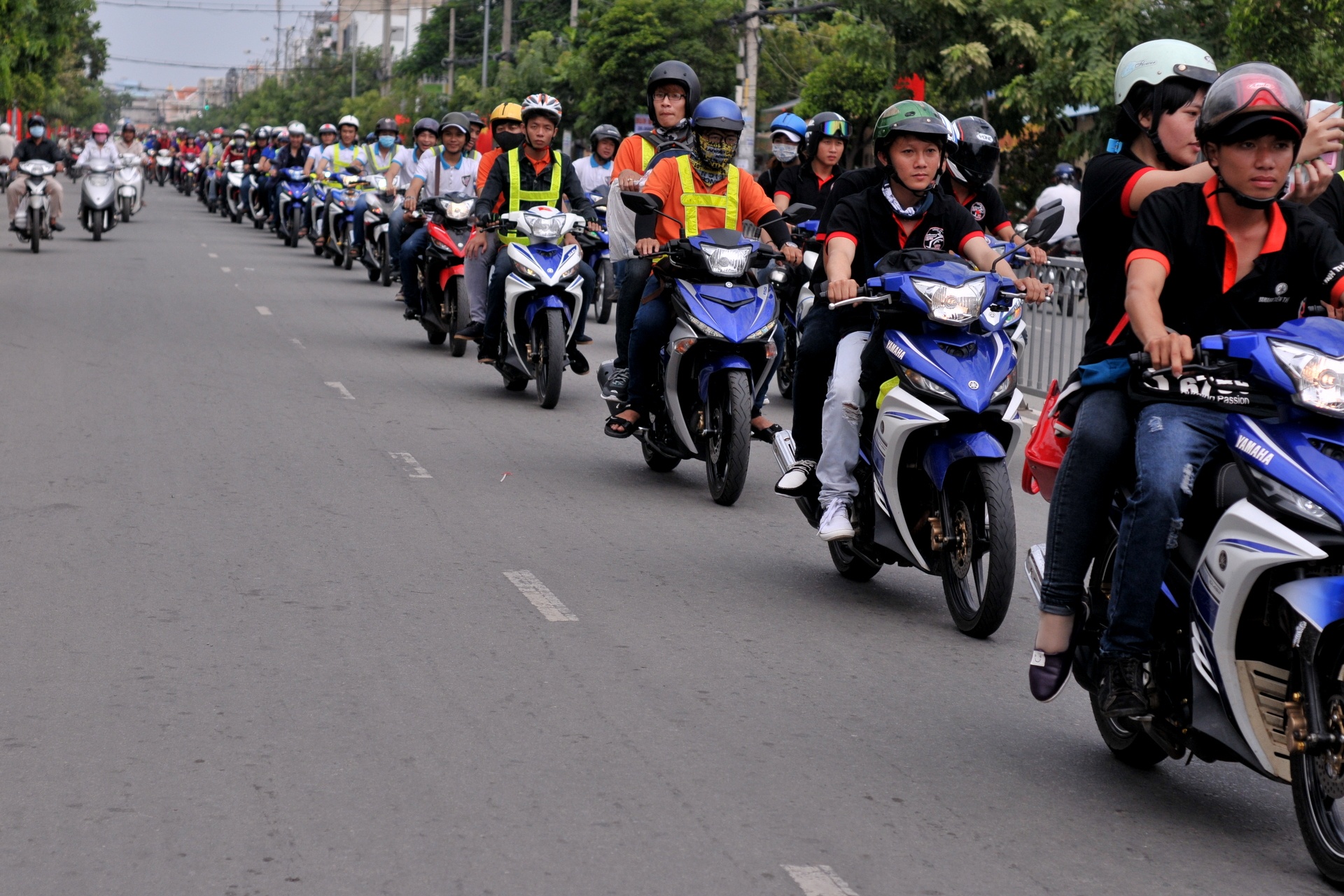 Hon 100 chiec Exciter hoi tu o Sai Gon thi xe dep hinh anh