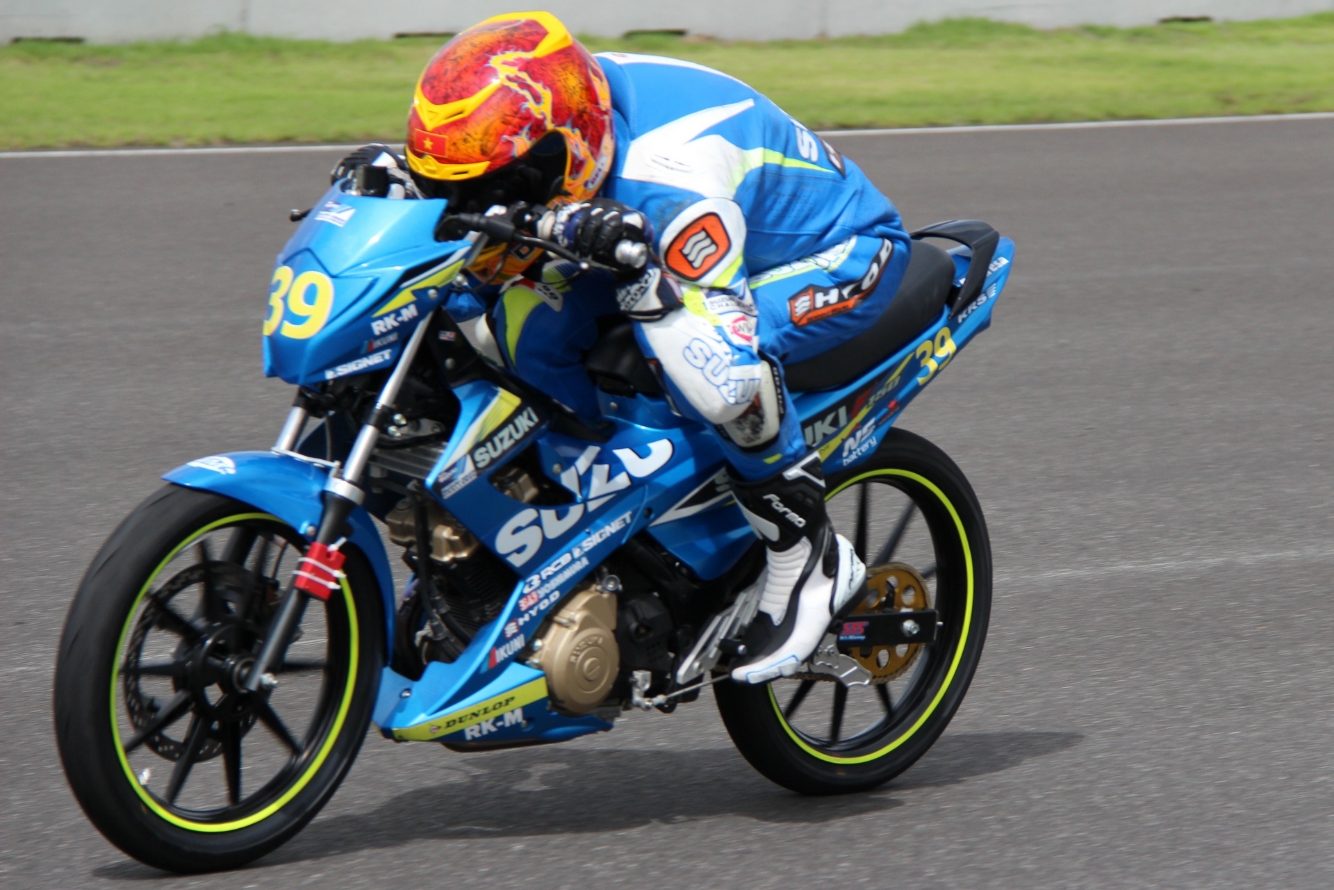 Tay dua Raider Viet Nam tham gia 3 giai trong mot thang hinh anh