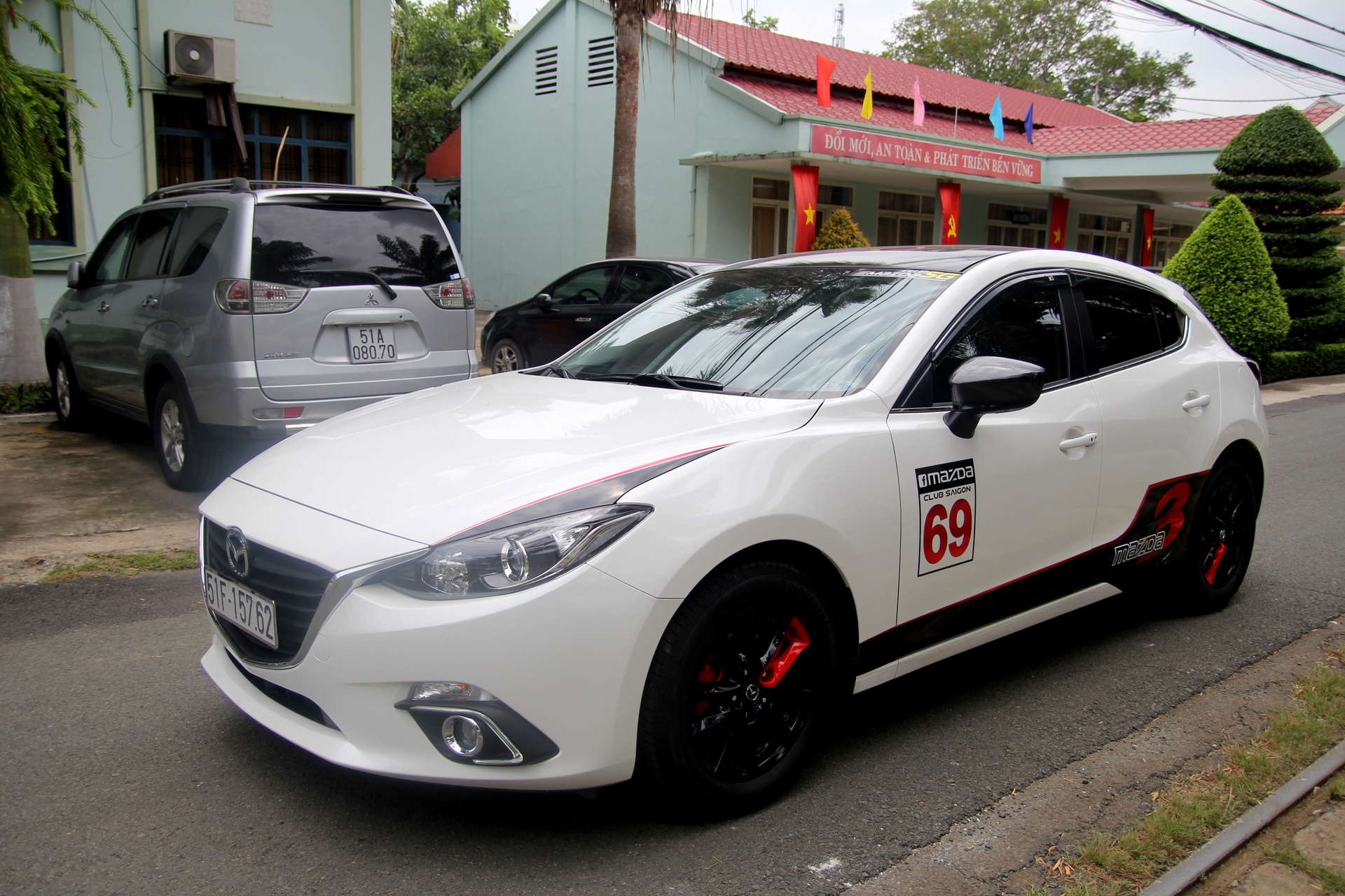 Mazda 3 do don gian nhung noi bat o Sai Gon hinh anh