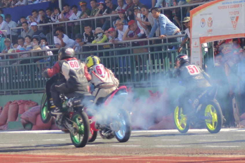 Nhieu tay dua moto gap nan o giai Can Tho hinh anh