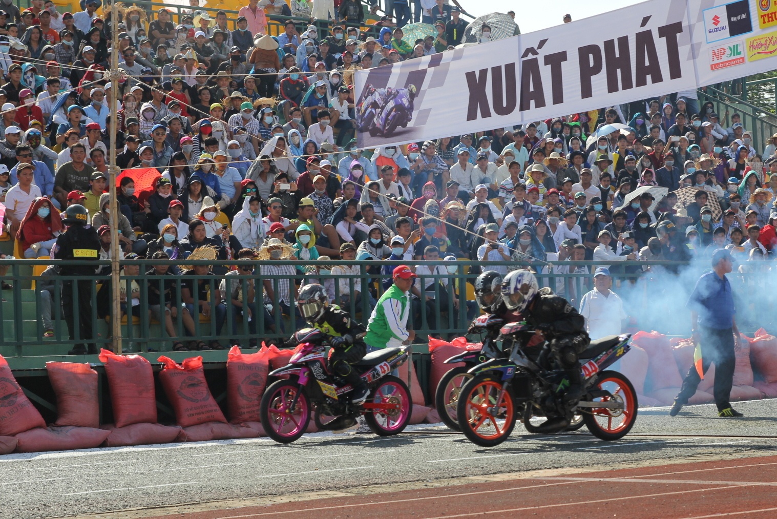 Nghin nguoi xem dua xe ngay Quoc khanh o Can Tho hinh anh