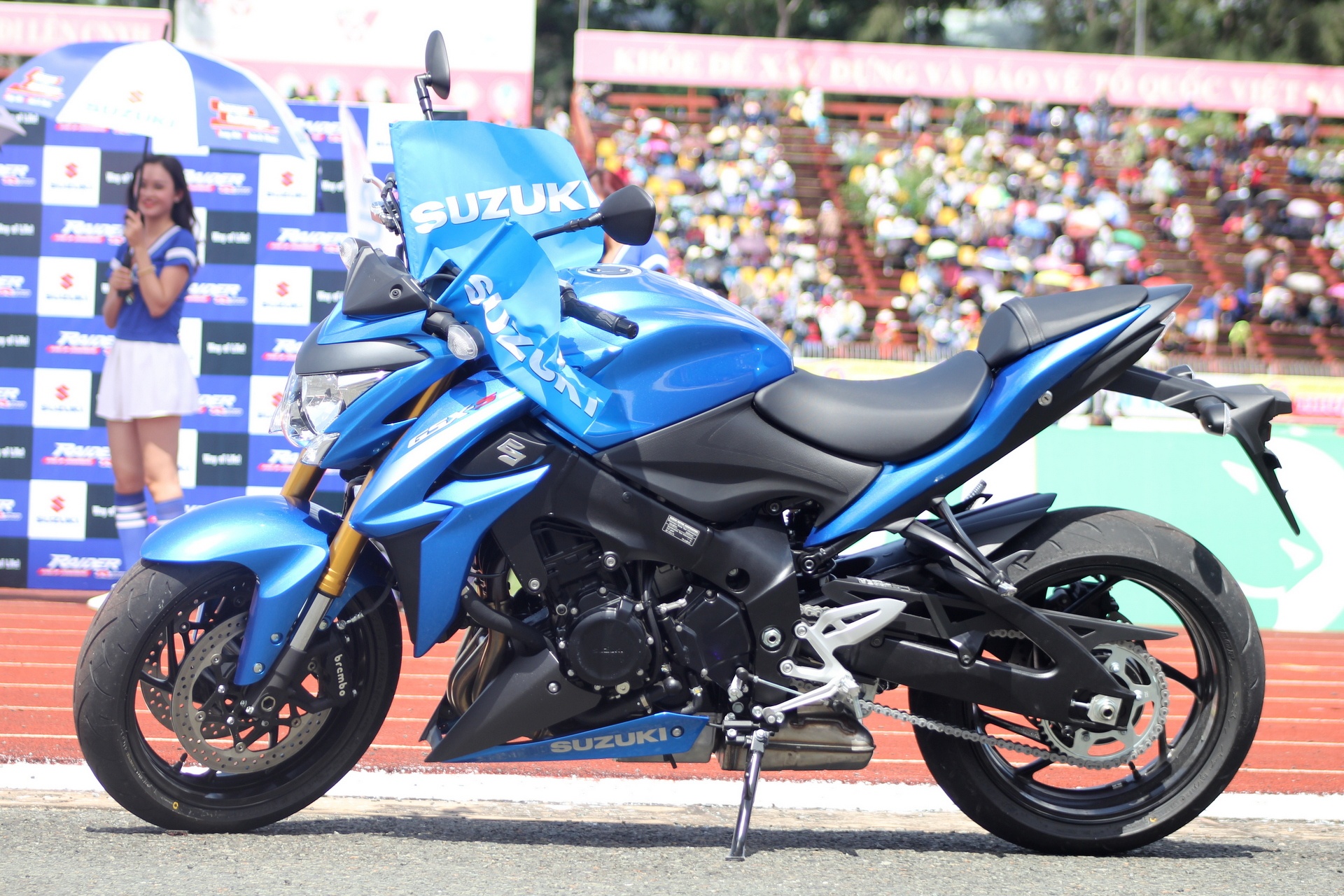 Chi tiet Suzuki GSX-S1000 - doi thu Kawasaki Z1000 tai VN hinh anh