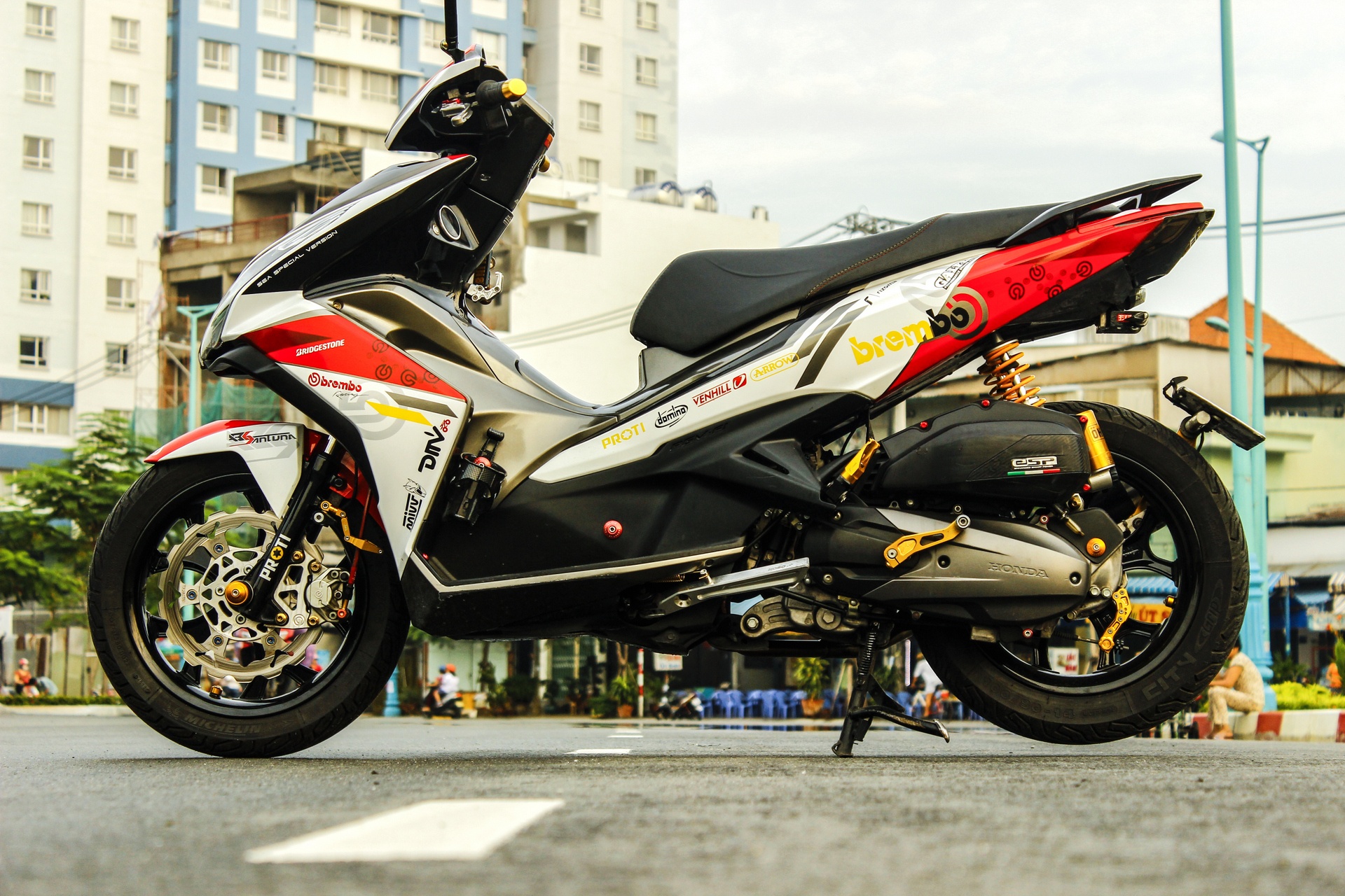 Honda Air Blade do do choi, len dan ao noi bat o Sai Gon hinh anh