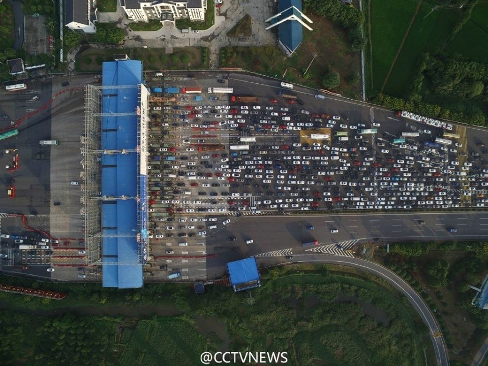 Kinh tế tăng trưởng vũ bão ở Trung Quốc đã giúp đời sống được cải thiện, nhưng dường như ý thức của người dân lại chưa tương xứng.