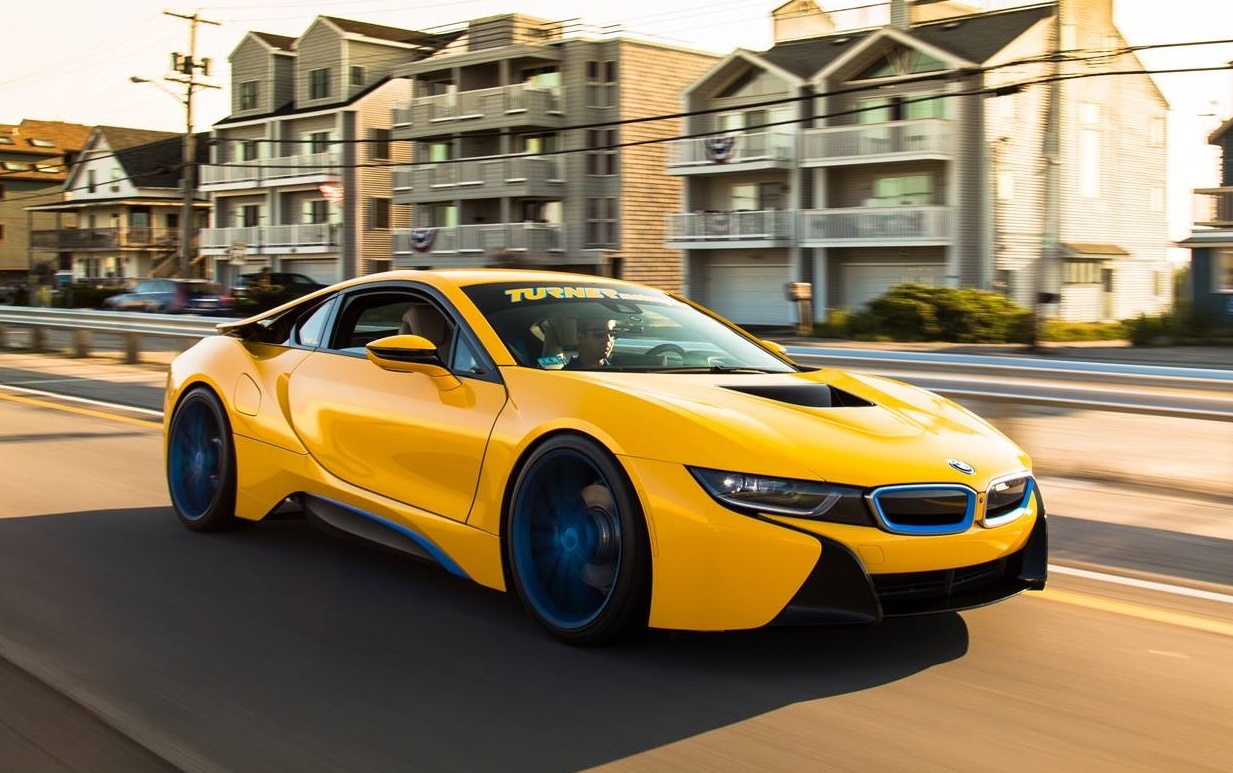 BMW i8 do mau vang noi bat hinh anh