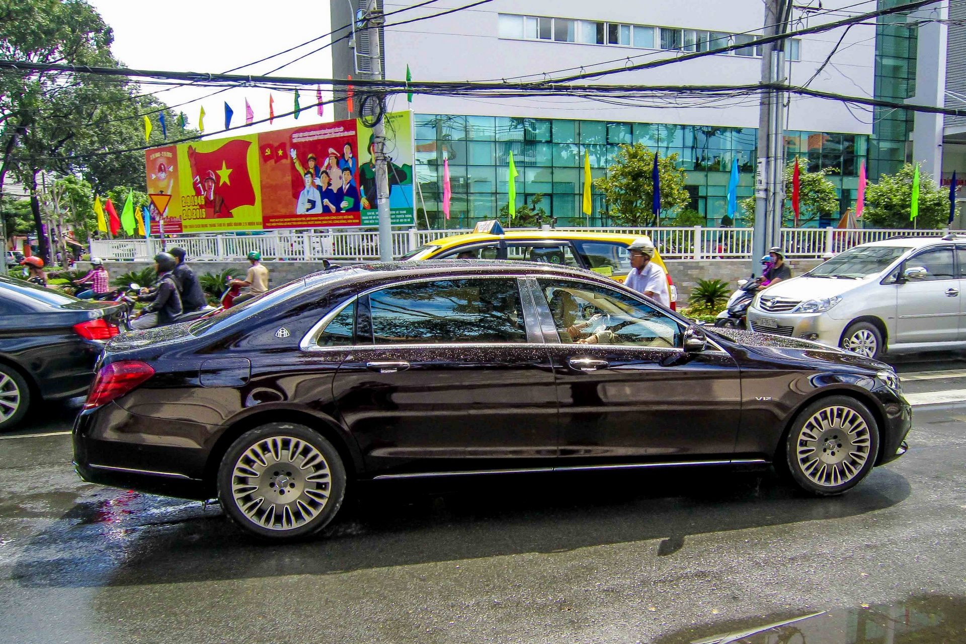 Maybach S600 gan 10 ty mau doc o Sai Gon hinh anh