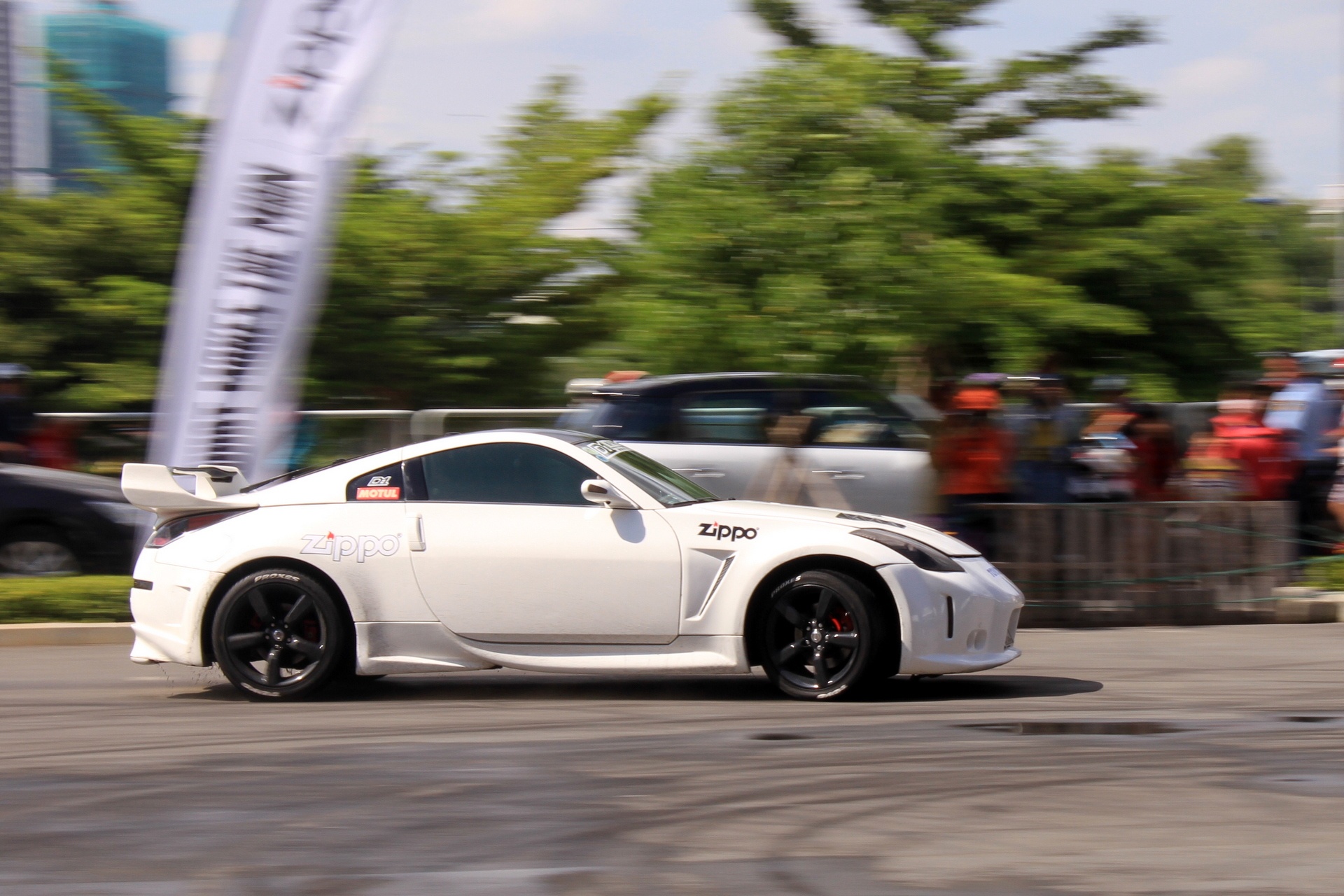 Drifter Lê Hoàng cầm lái chiếc Nissan 350Z. Ảnh: Minh Anh.