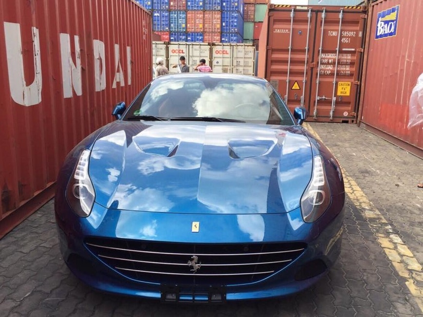 Sieu xe Ferrari California T dau tien ve Viet Nam hinh anh