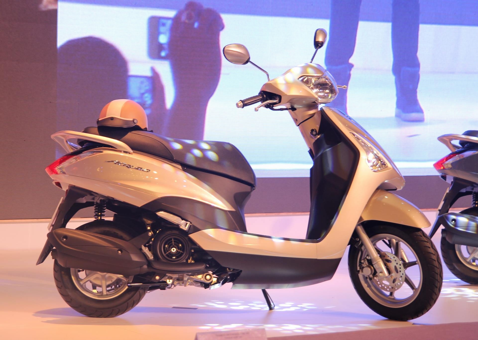 Acruzo là mẫu xe ga dành cho nữ, được trang bị động cơ Blue Core thế hệ mới.