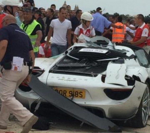 Trieu phu Anh gap nan voi Porsche 918 hinh anh