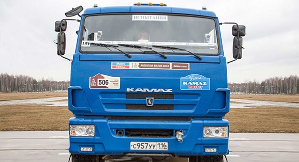 Nga sap trinh lang xe tai tu lai hinh anh