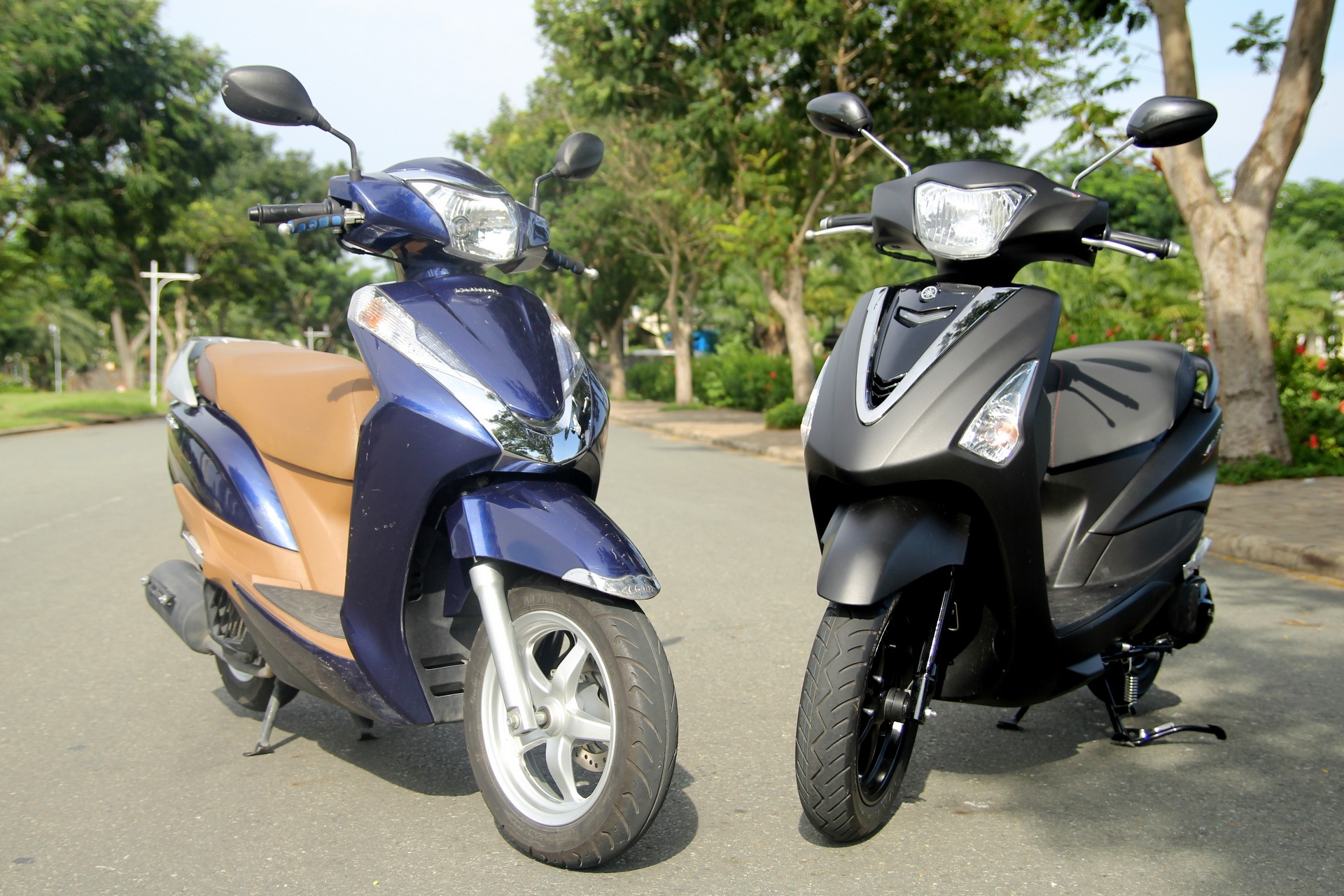 So sanh thiet ke Yamaha Acruzo va Honda Lead hinh anh