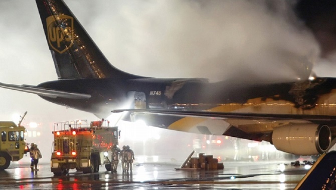 Hang khong My cam de pin du phong trong hanh ly hinh anh