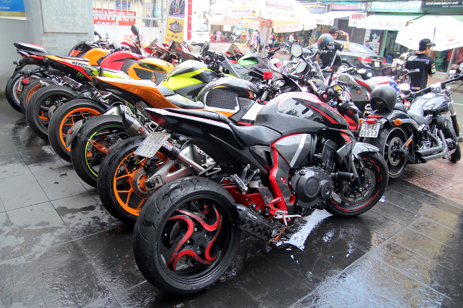 Yamaha R3 hoi ngo dan sieu moto tai Sai Gon hinh anh