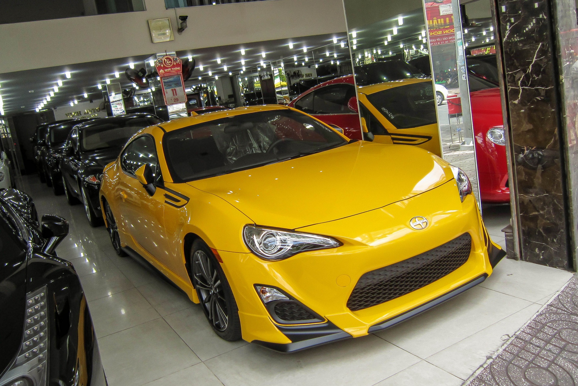 Xe doc Scion FR-S xuat hien o Sai Gon hinh anh