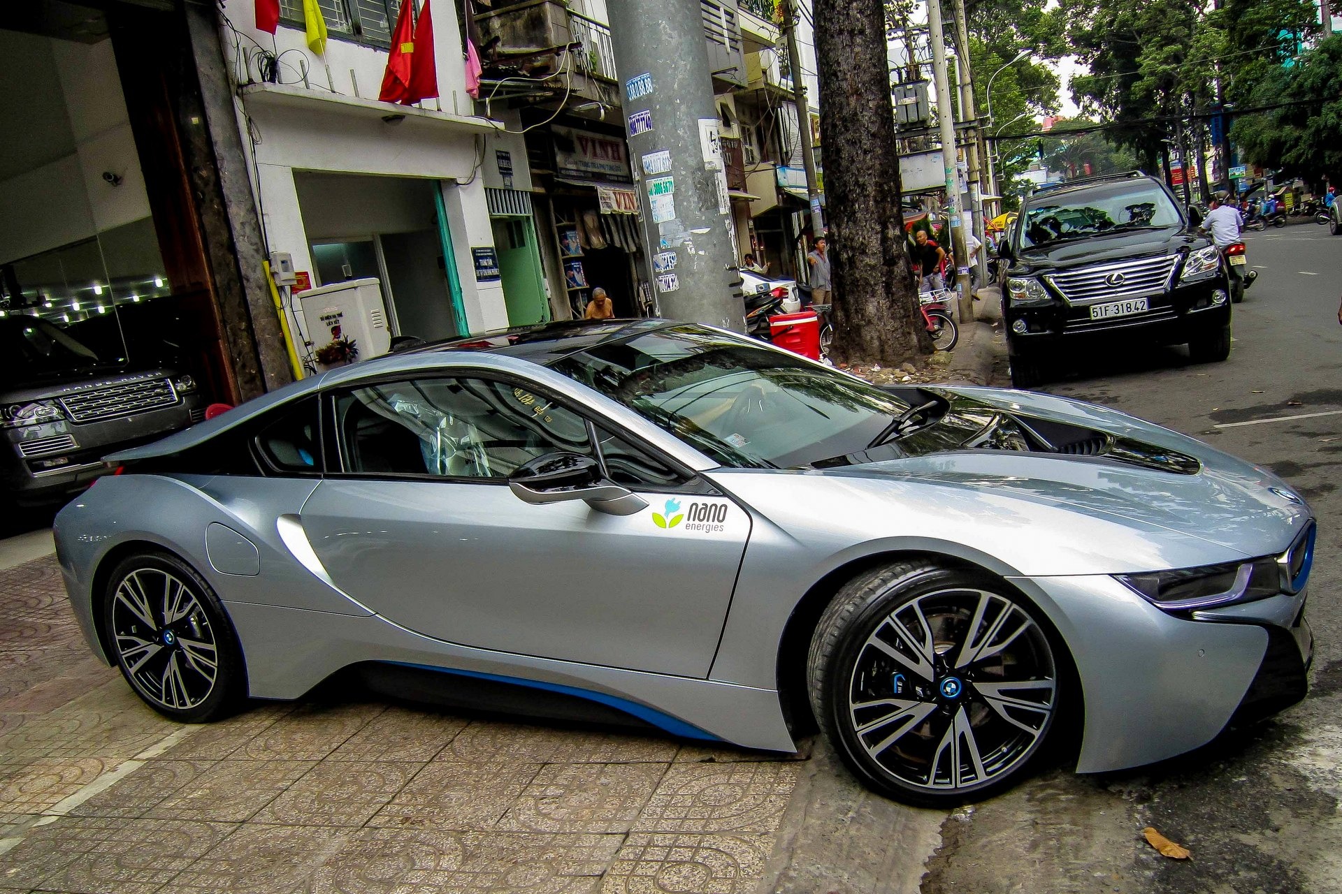 BMW i8 mau bac dau tien gia 5,5 ty dong o Sai Gon hinh anh