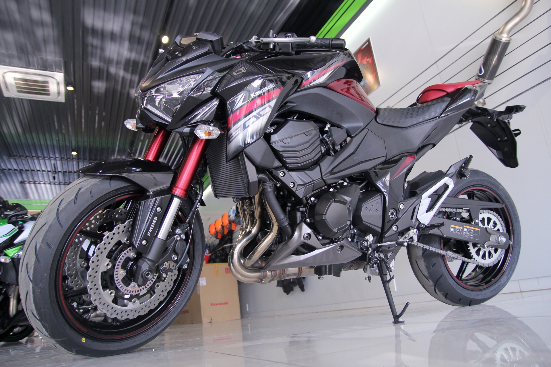 Kawasaki Z800 2016 mau do den dau tien ve VN, gia 275 trieu hinh anh