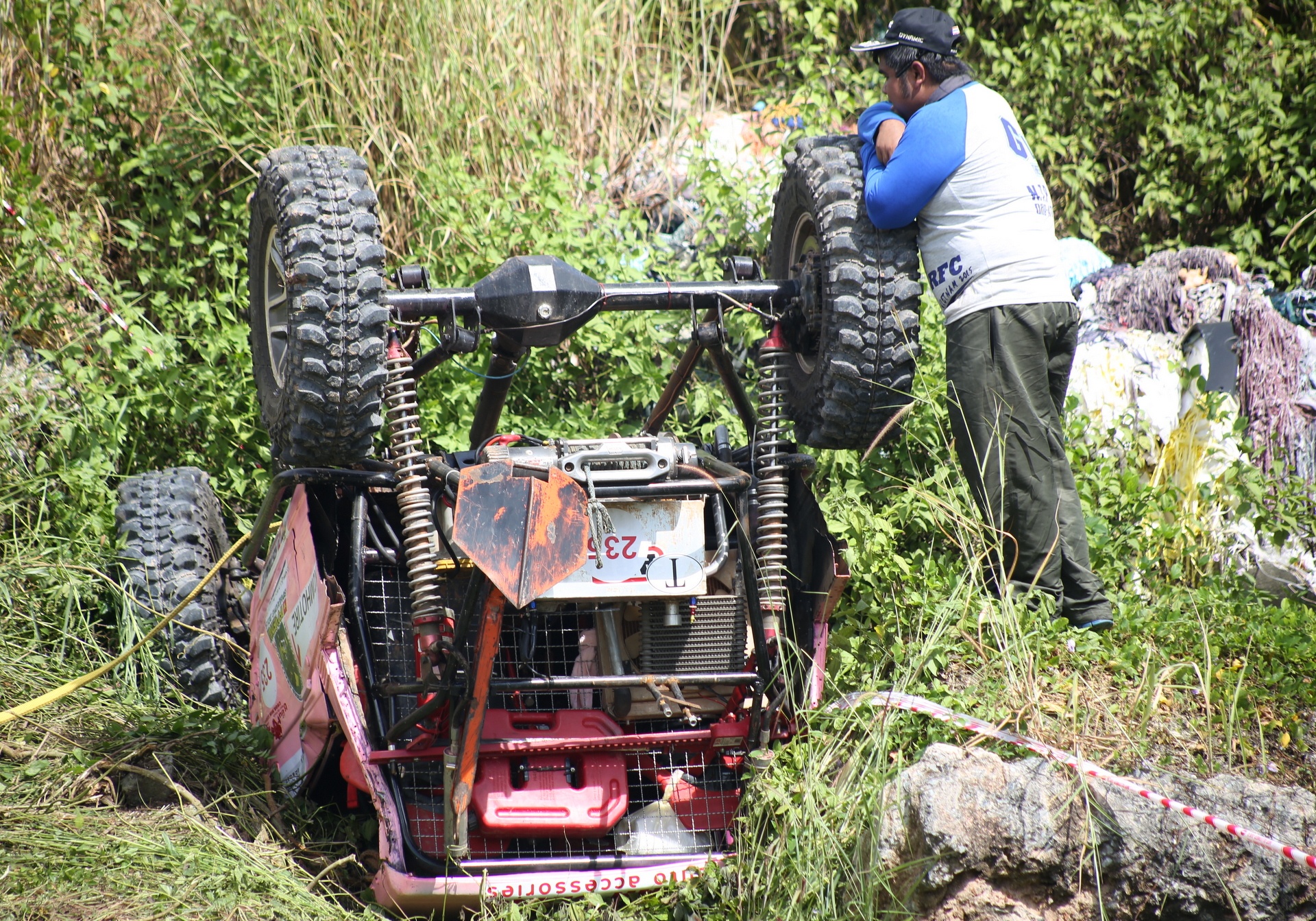 Nu tay dua Thai Lan bi lat xe tai giai dua xe dia hinh o VN hinh anh