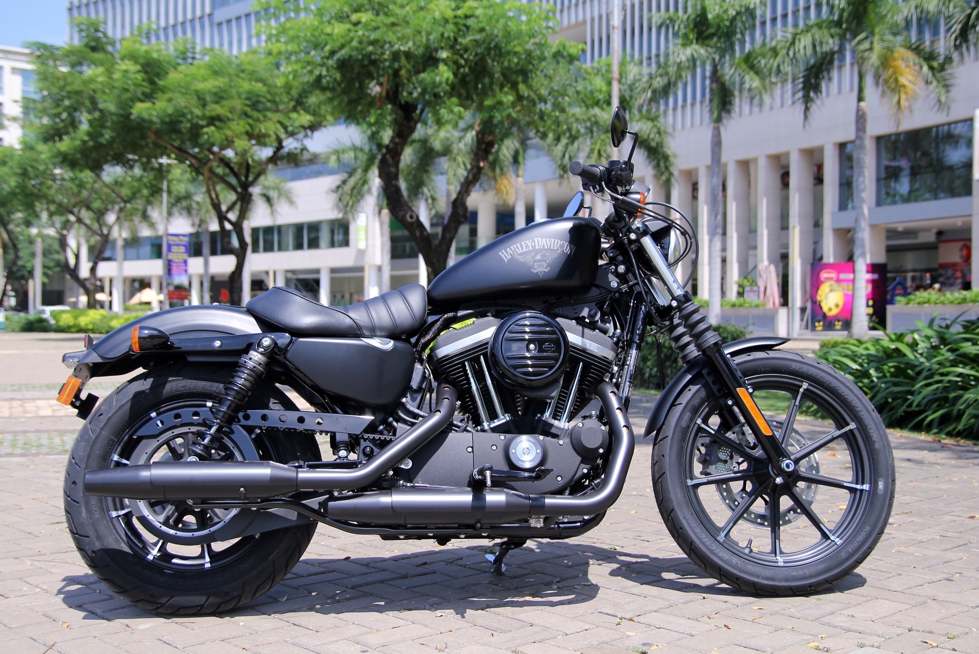 Chi tiet Harley Iron 883 danh cho nguoi nho con tai VN hinh anh