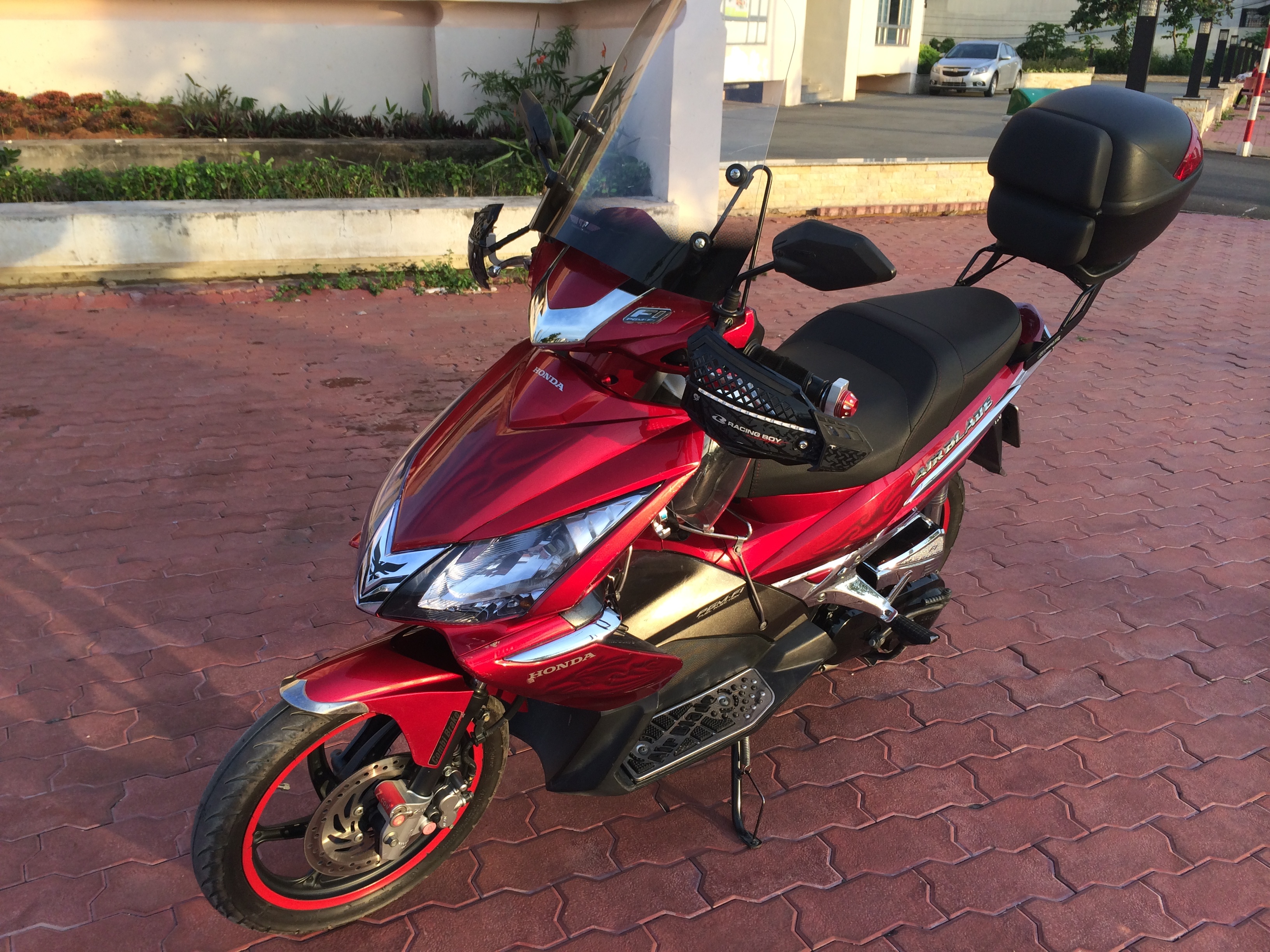 Honda Air Blade do phong cach touring o Sai Gon hinh anh