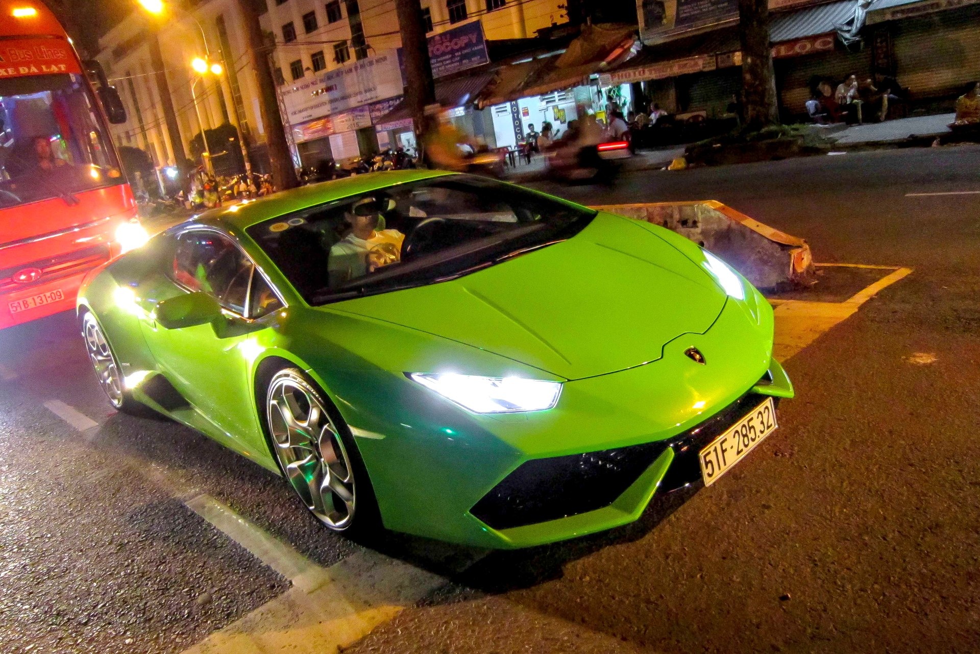 Chi tiet sieu xe Huracan mau xanh moi ra bien so o Sai Gon hinh anh