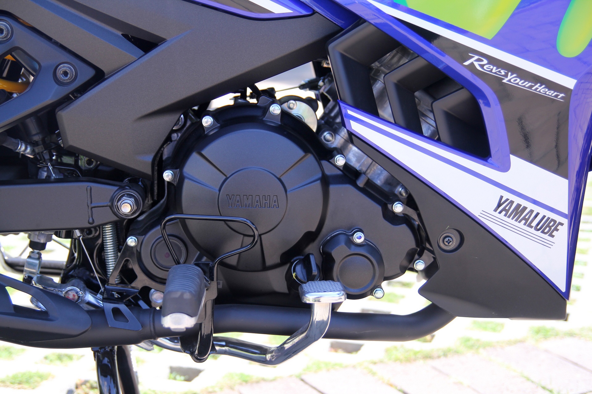 Exciter 150 được cung cấp sức mạnh bởi khối động cơ 4 thì, 4 van, SOHC, làm mát bằng dung dịch, dung tích 149,7 cc, công suất 15,4 mã lực tại 8.500 vòng/phút và 13,8 Nm mô-men xoắn tại 7.000 vòng/phút.