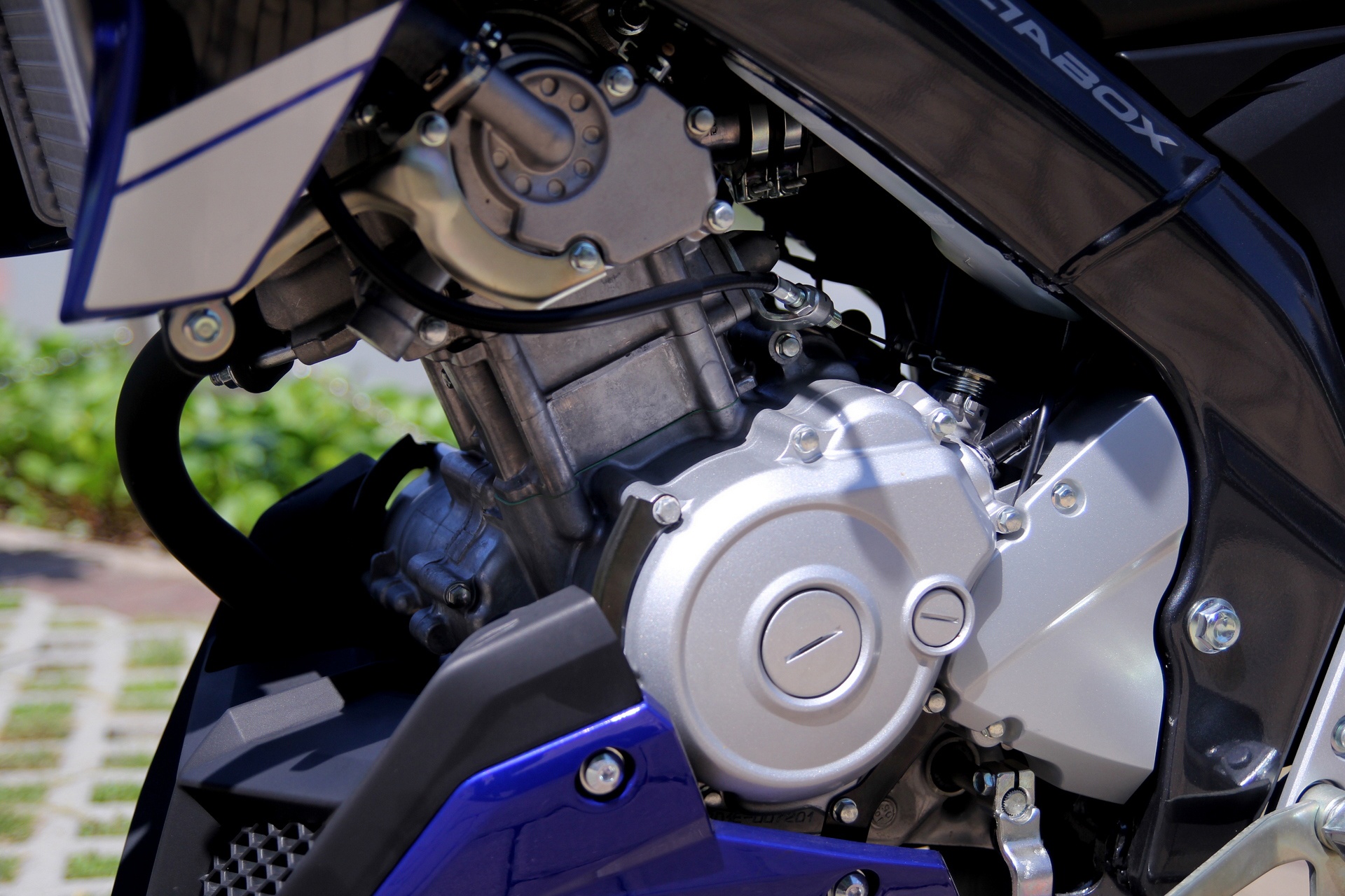 FZ150i cùng sử dụng động cơ dung tích 150 cc nhưng công suất tăng lên 16,6 mã lực tại 8.500 vòng/phút và 14,5 Nm mô-men xoắn tại 7.500 vòng/phút.